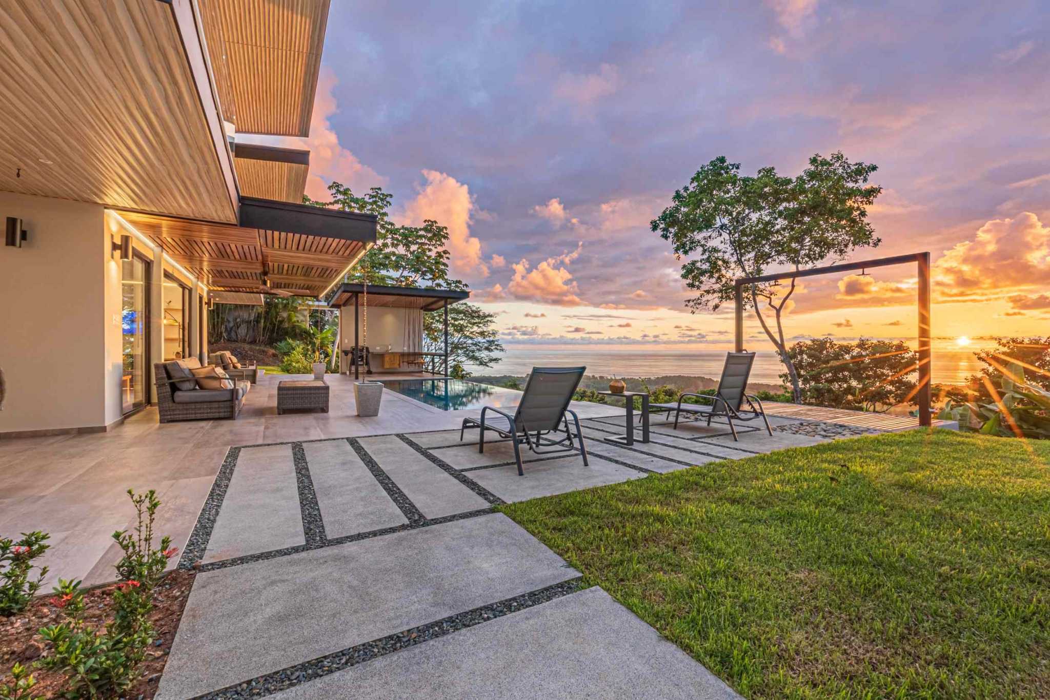 Luxury Ocean View 4-Bedroom Villa with Infinity Pool in Hatillo near Dominical Costa Rica