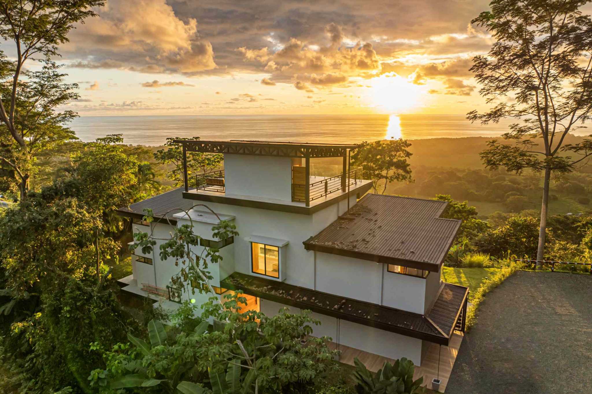 Luxury Ocean View 4-Bedroom Villa with Infinity Pool in Hatillo near Dominical Costa Rica