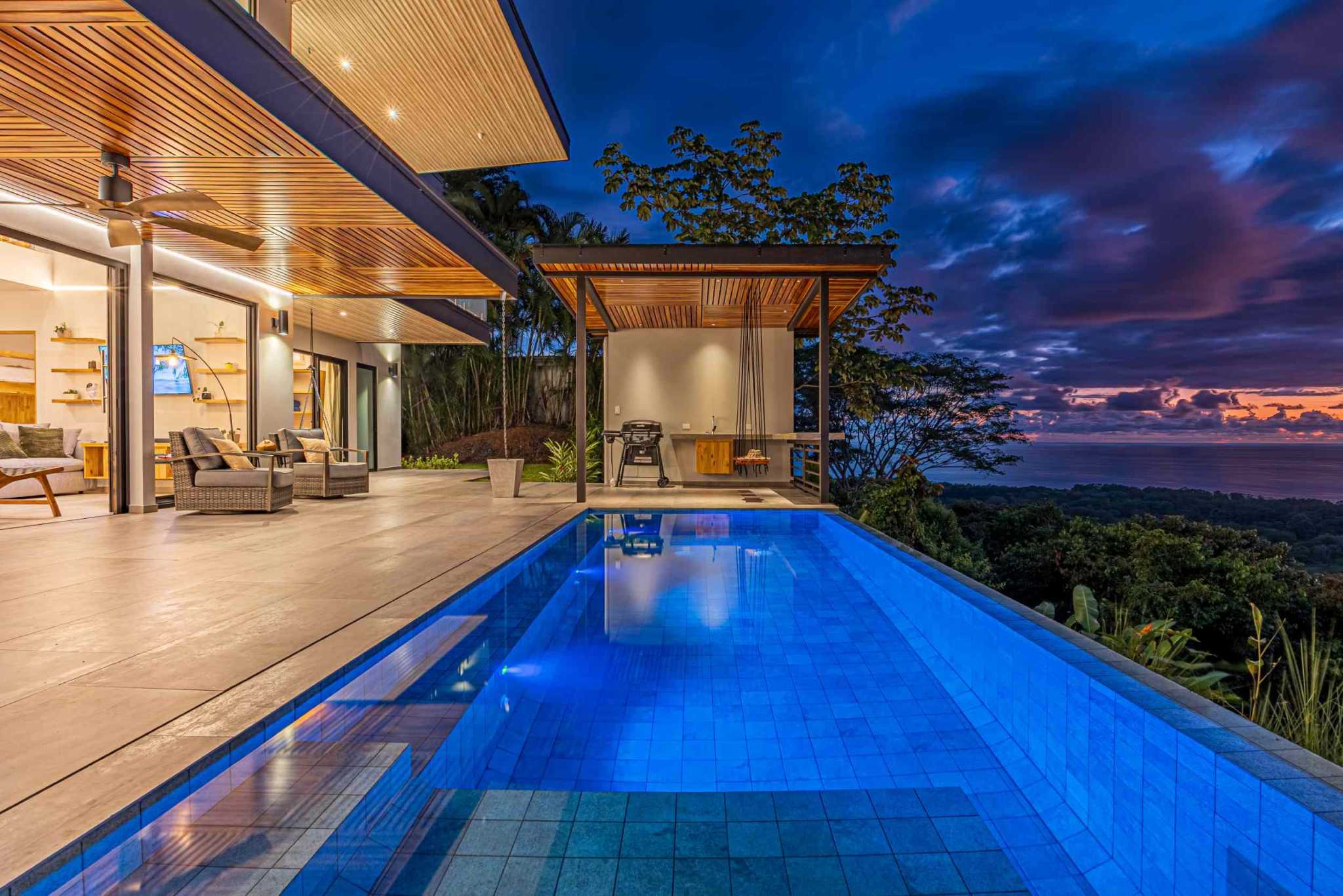 Luxury Ocean View 4-Bedroom Villa with Infinity Pool in Hatillo near Dominical Costa Rica