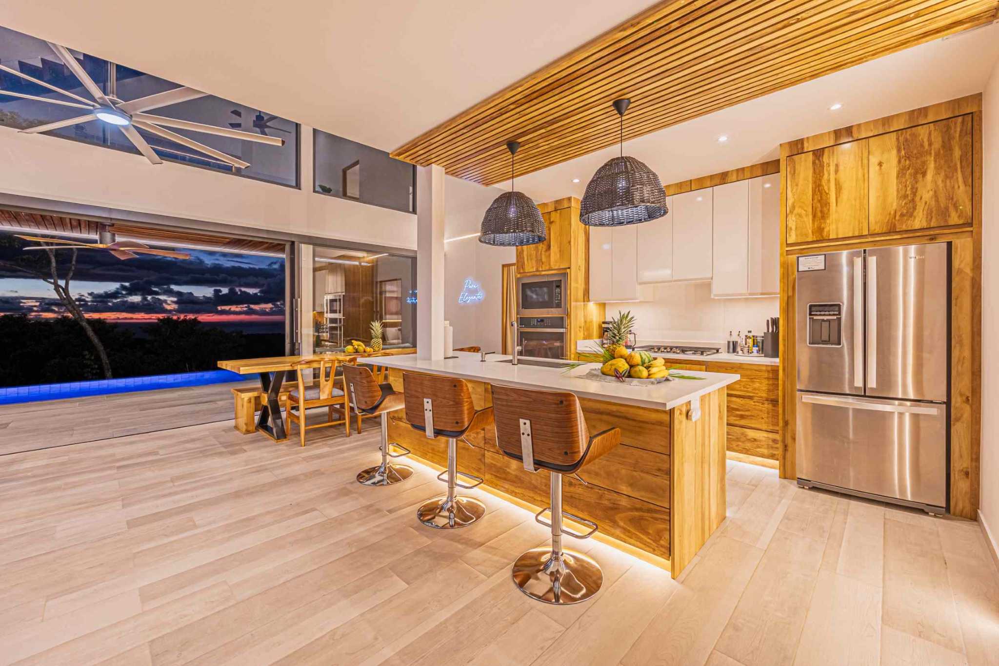Luxury Ocean View 4-Bedroom Villa with Infinity Pool in Hatillo near Dominical Costa Rica