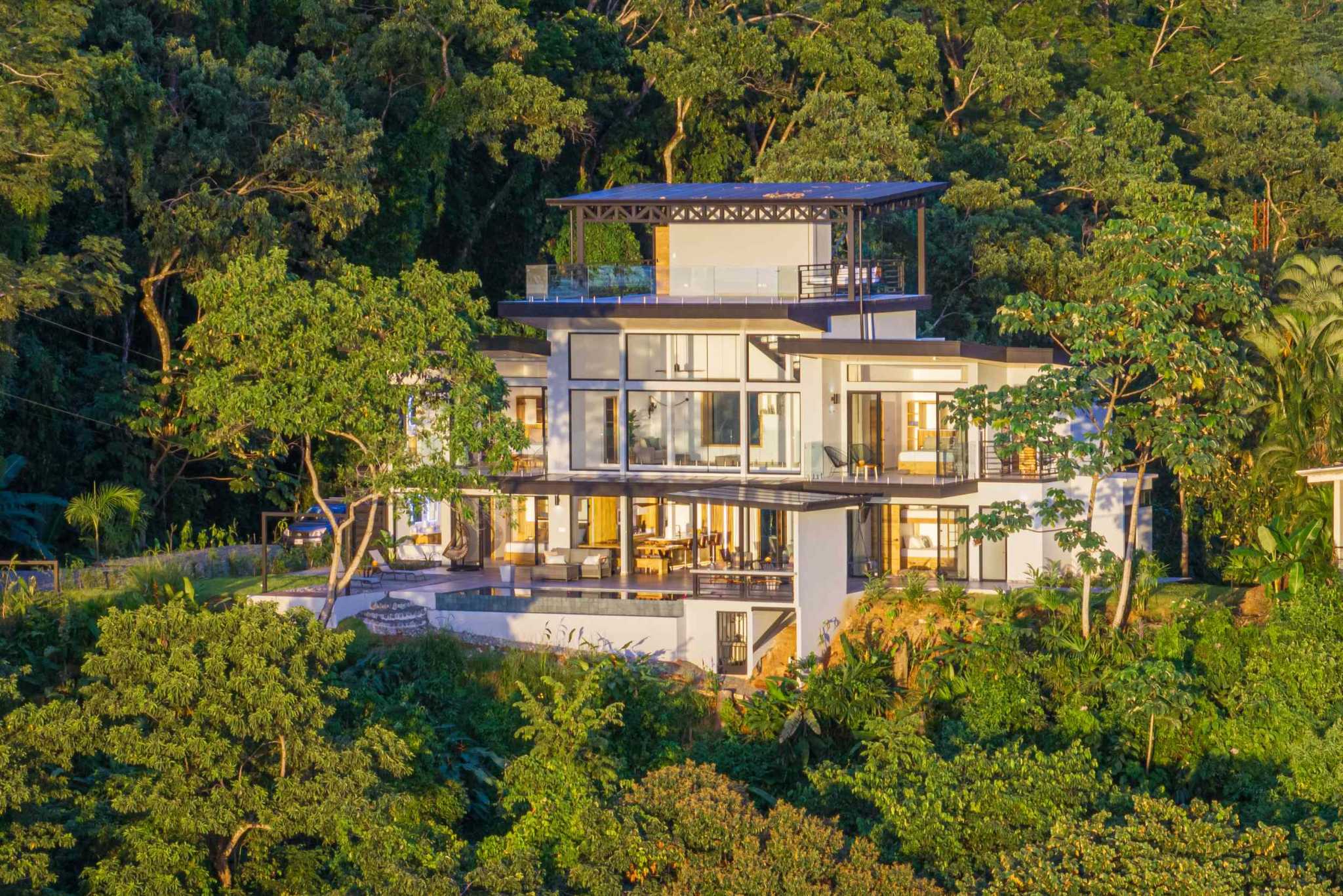 Luxury Ocean View 4-Bedroom Villa with Infinity Pool in Hatillo near Dominical Costa Rica