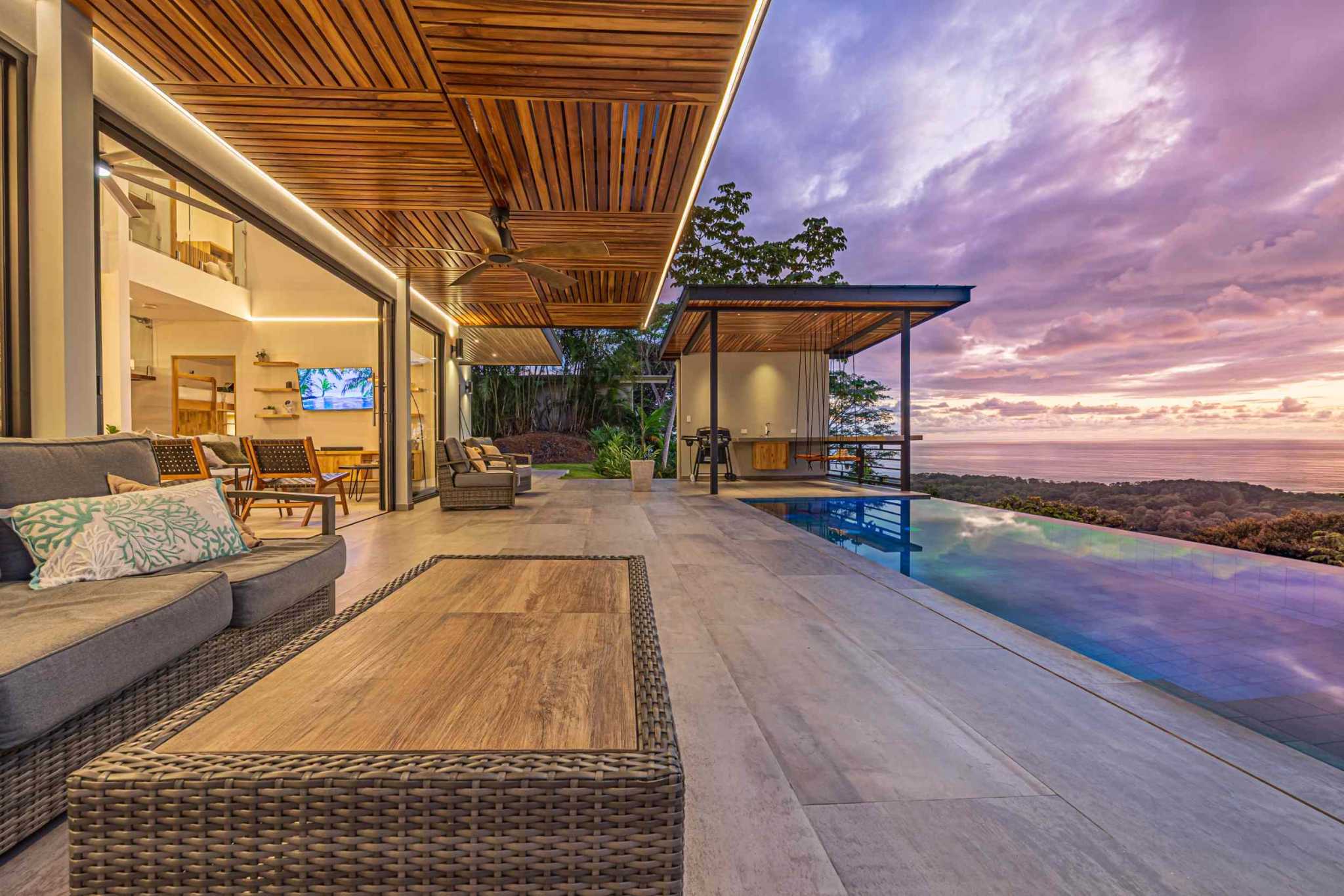 Luxury Ocean View 4-Bedroom Villa with Infinity Pool in Hatillo near Dominical Costa Rica