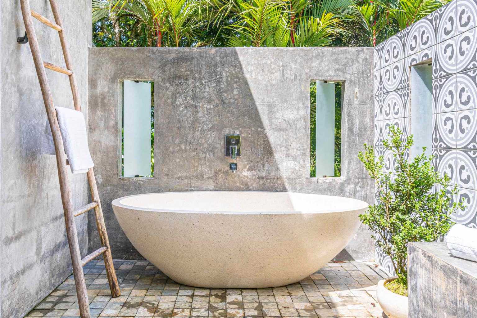 41105 (76) Estate Property in Prime Escaleras Area with Multi-Use Options, Perfect for Residential or Small Hotel in Escalares above Dominicalito Costa Rica