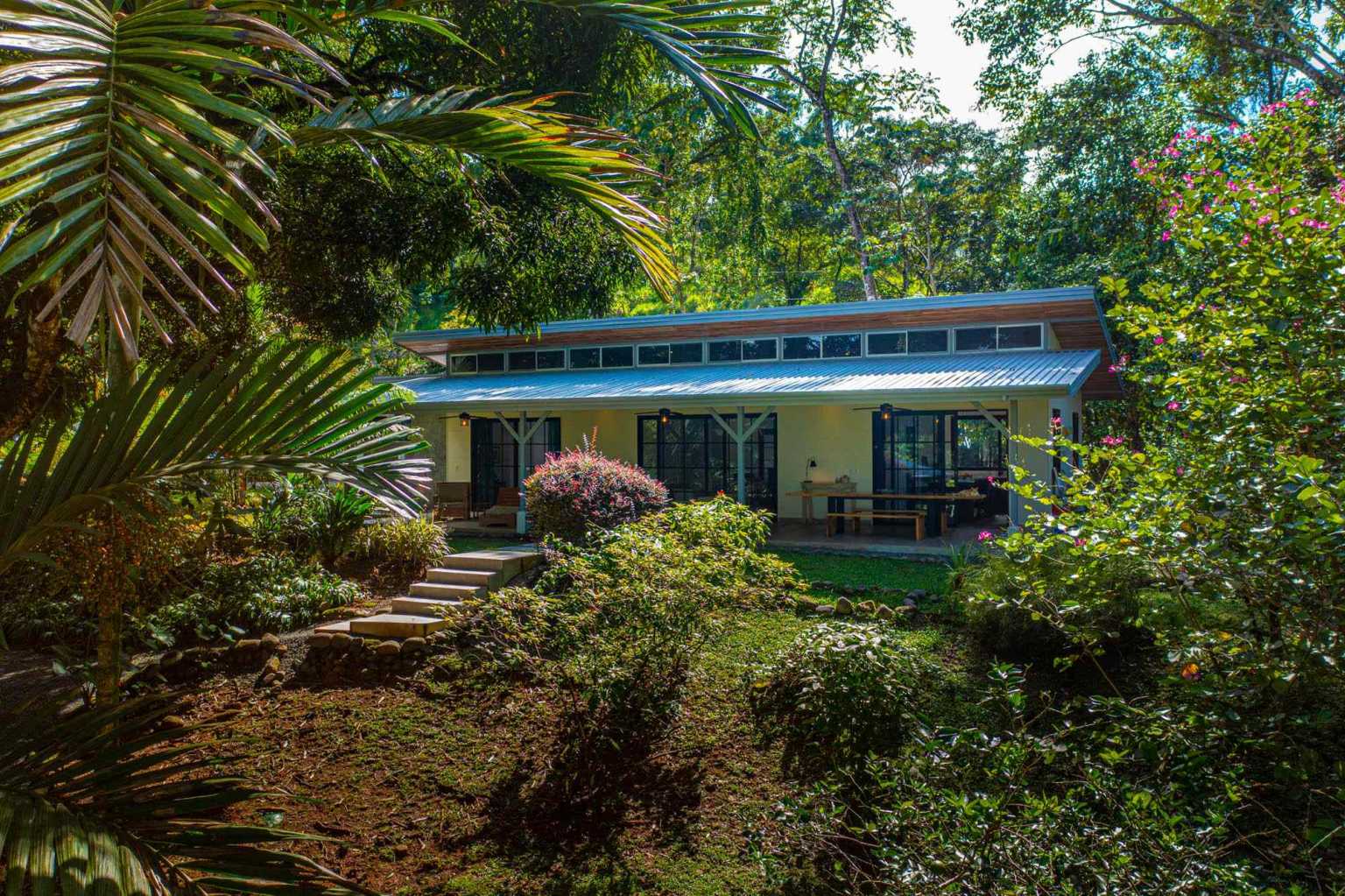 41105 (79) Estate Property in Prime Escaleras Area with Multi-Use Options, Perfect for Residential or Small Hotel in Escalares above Dominicalito Costa Rica