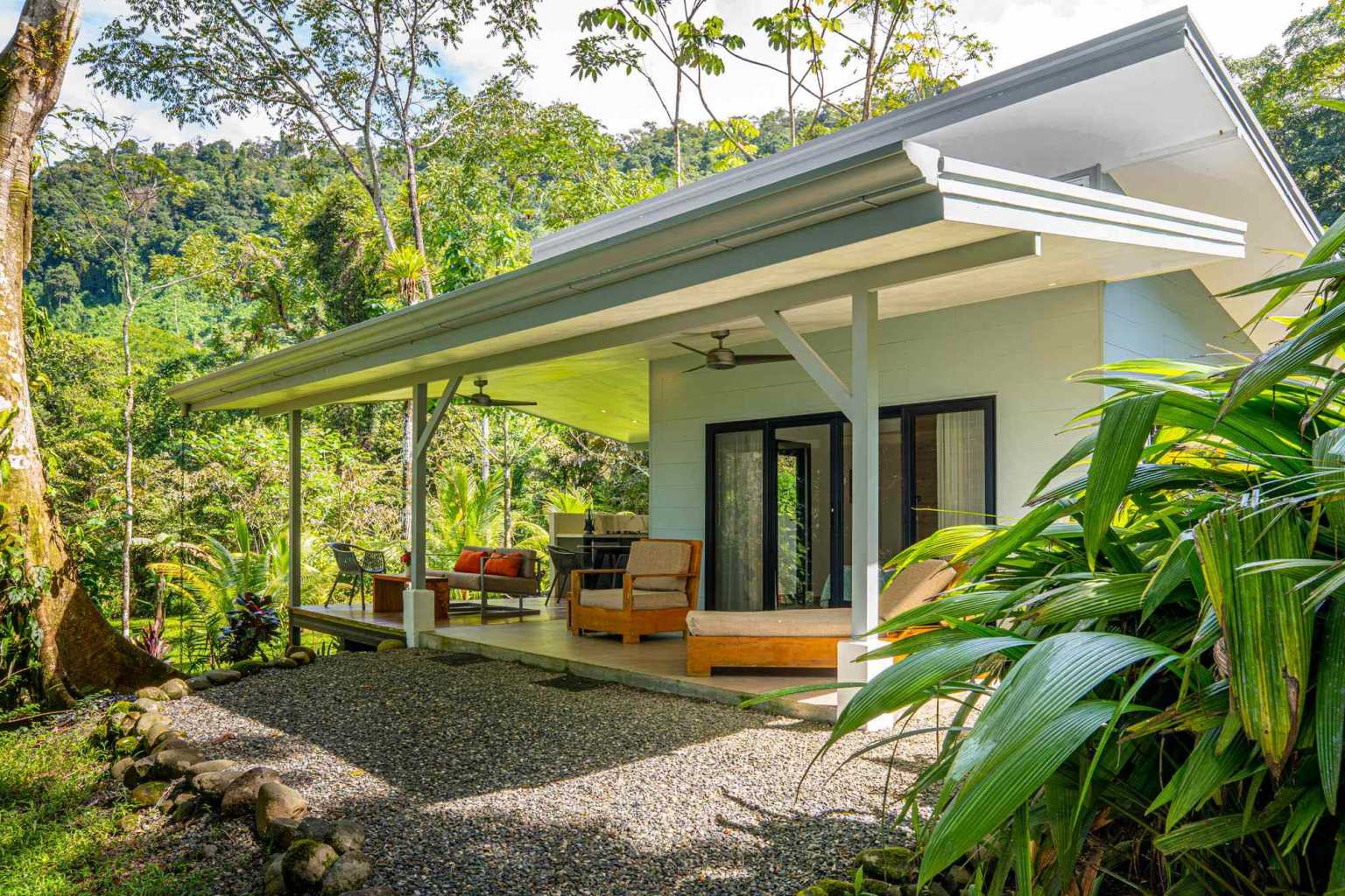 41105 (81) Estate Property in Prime Escaleras Area with Multi-Use Options, Perfect for Residential or Small Hotel in Escalares above Dominicalito Costa Rica