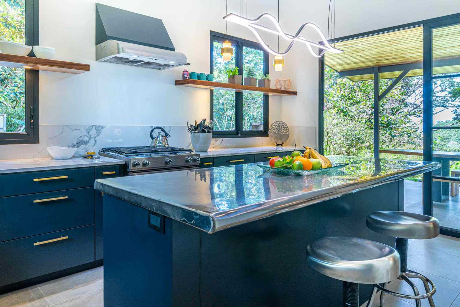41105 (91) Estate Property in Prime Escaleras Area with Multi-Use Options, Perfect for Residential or Small Hotel in Escalares above Dominicalito Costa Rica