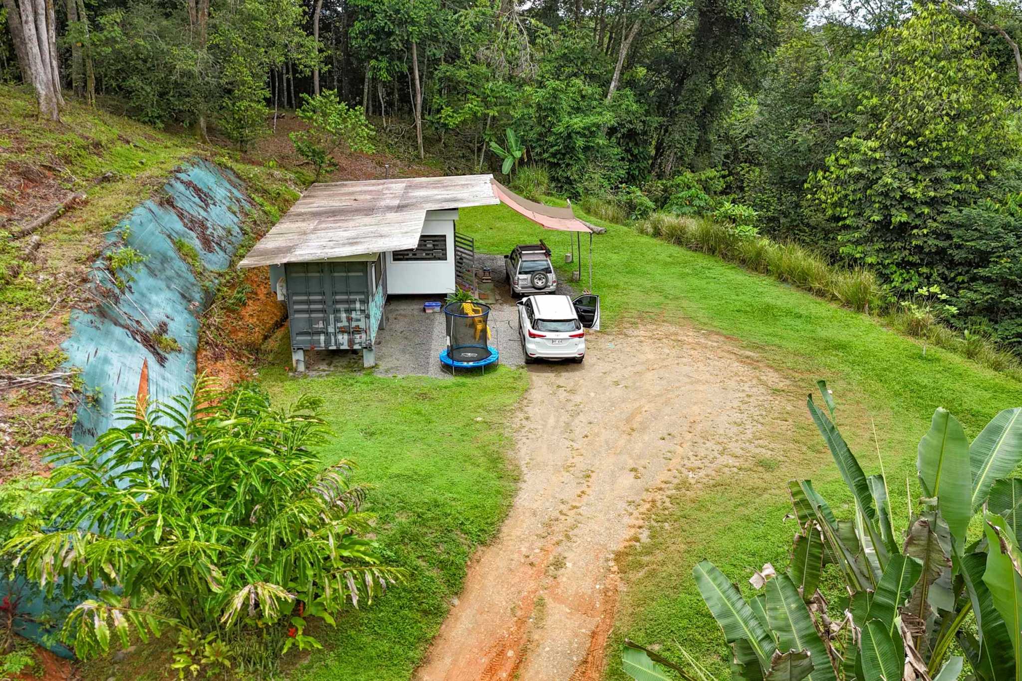 41167 (8) Large 2.1 Acre Jungle Property with a 1-Bed home & Numerous Additional Building Sites on Cinco Ventanas Road in Ojochal Costa Rica