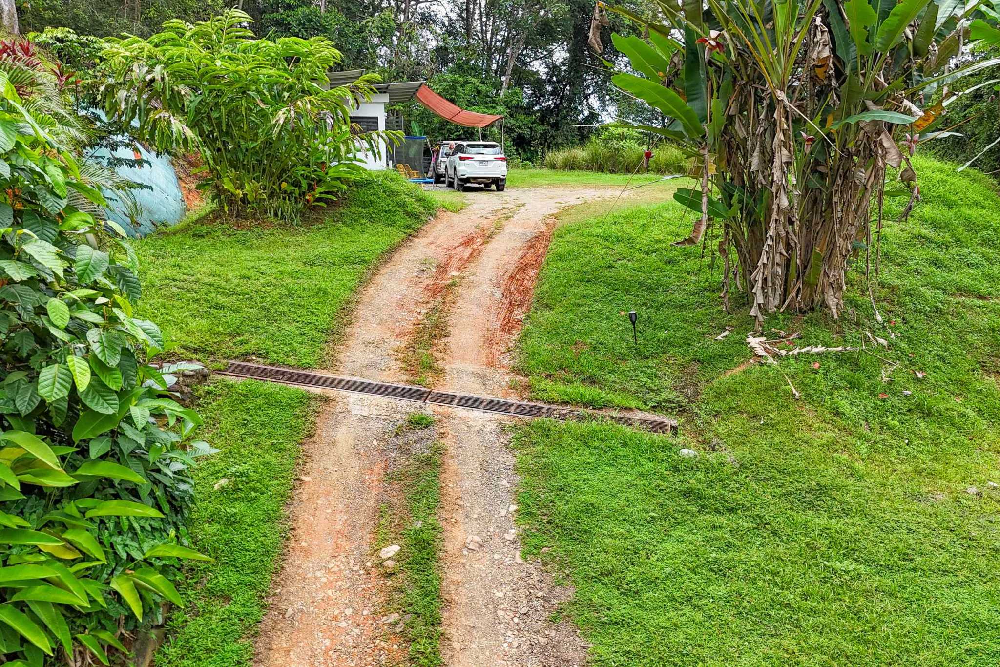 41167 (22) Large 2.1 Acre Jungle Property with a 1-Bed home & Numerous Additional Building Sites on Cinco Ventanas Road in Ojochal Costa Rica