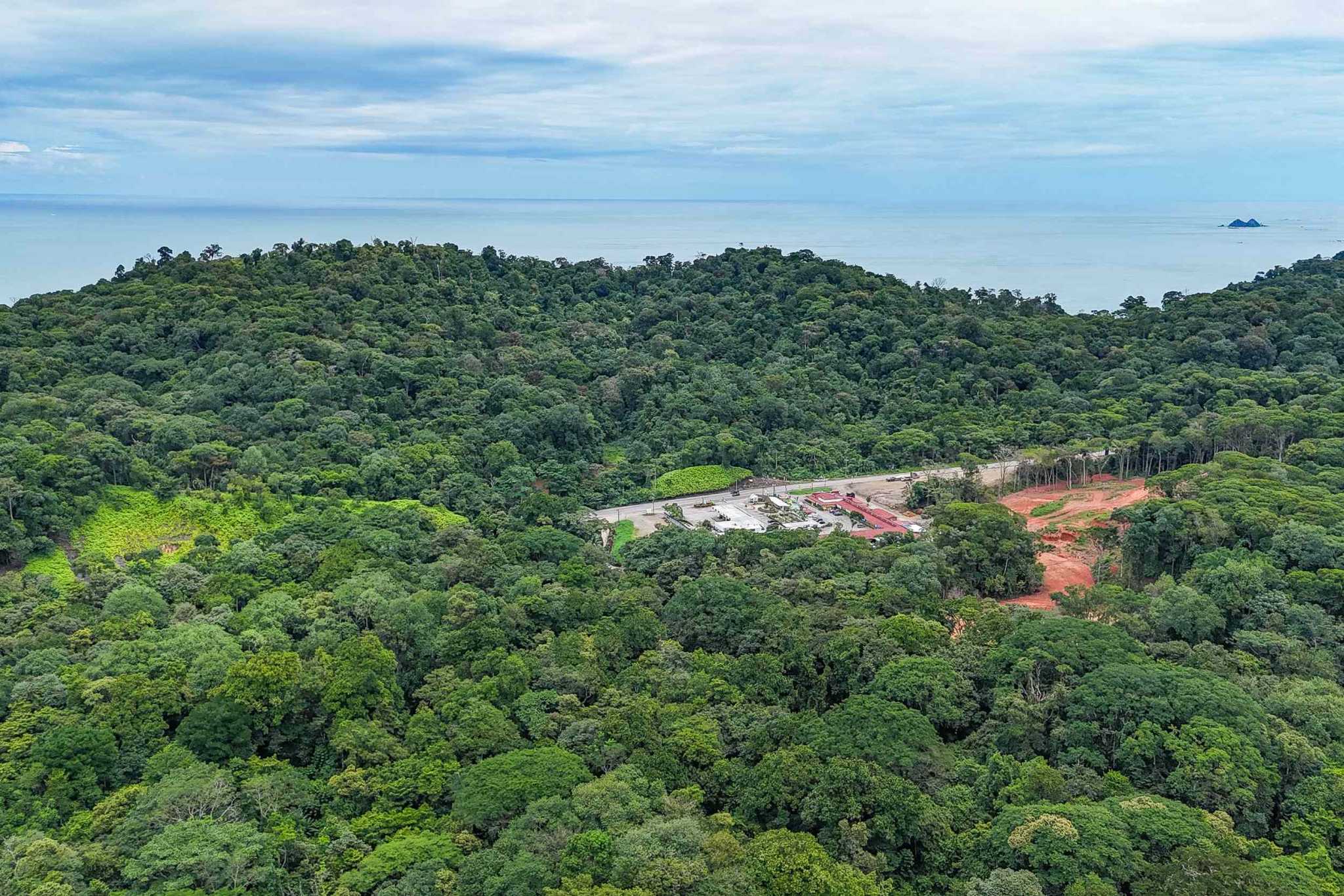 41167 (30) Large 2.1 Acre Jungle Property with a 1-Bed home & Numerous Additional Building Sites on Cinco Ventanas Road in Ojochal Costa Rica
