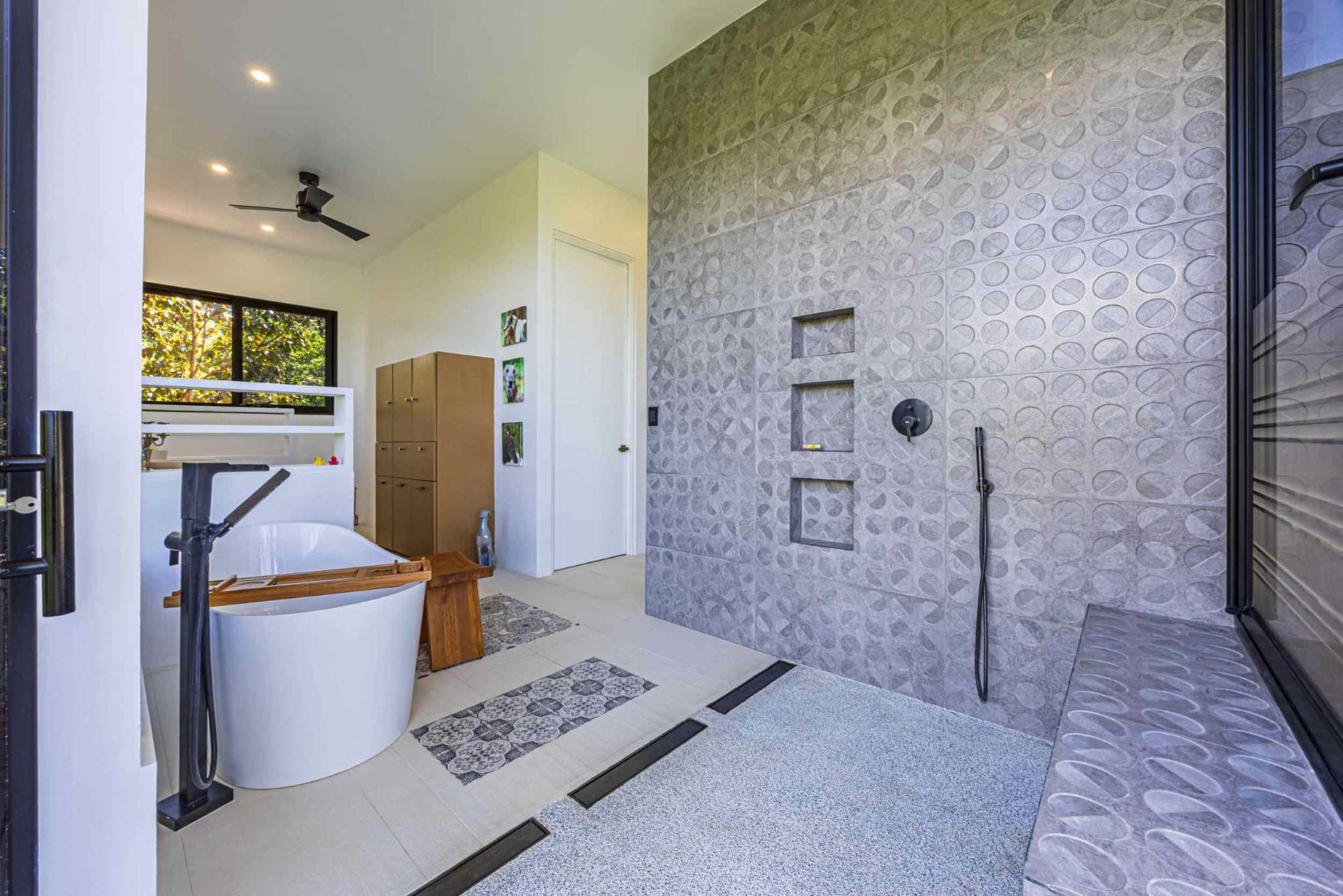 Stunning Mountain & Ocean Views in a 3-Bedroom Luxury Home on Calle Perezoso in Ojochal Costa Rica