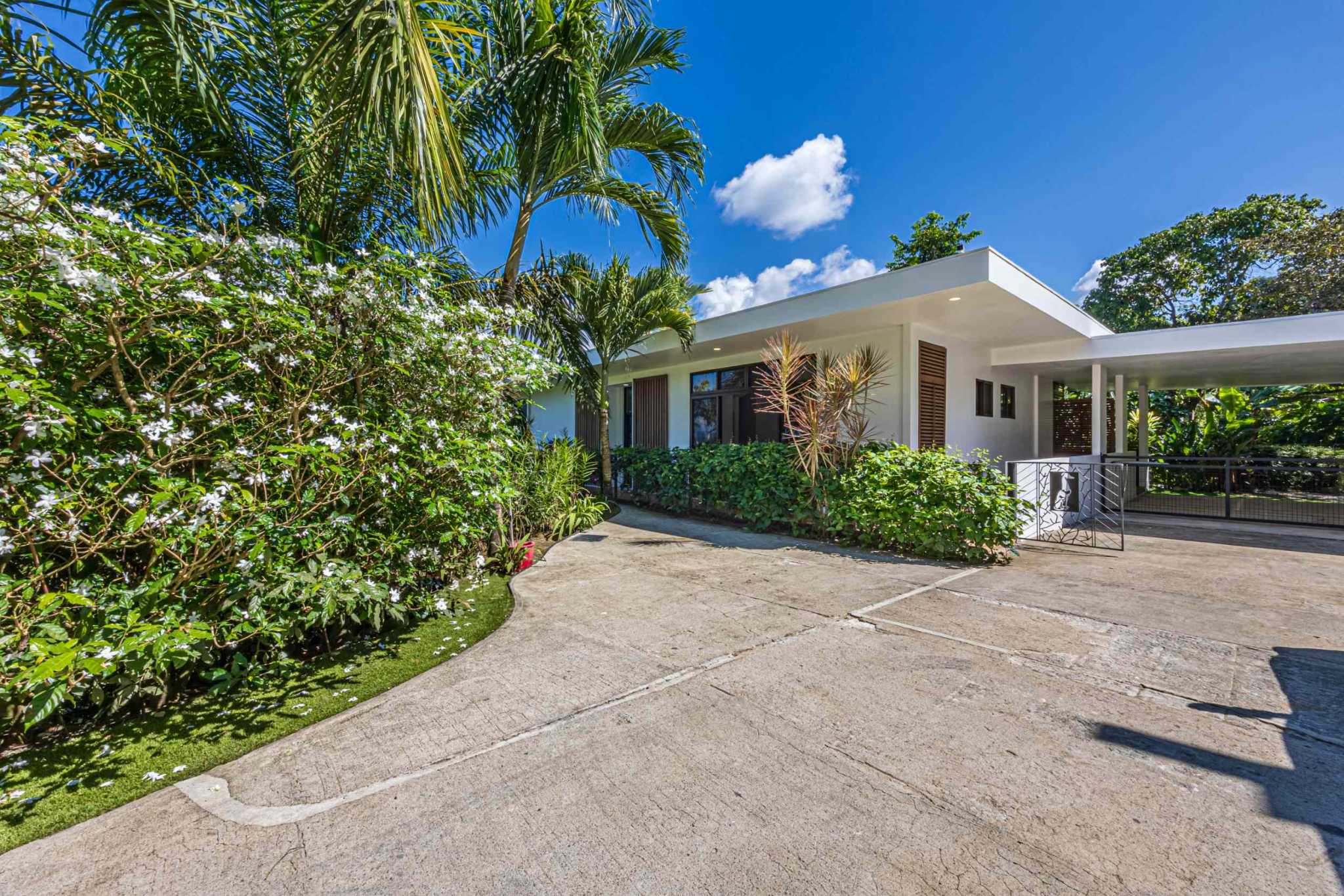 Stunning Mountain & Ocean Views in a 3-Bedroom Luxury Home on Calle Perezoso in Ojochal Costa Rica