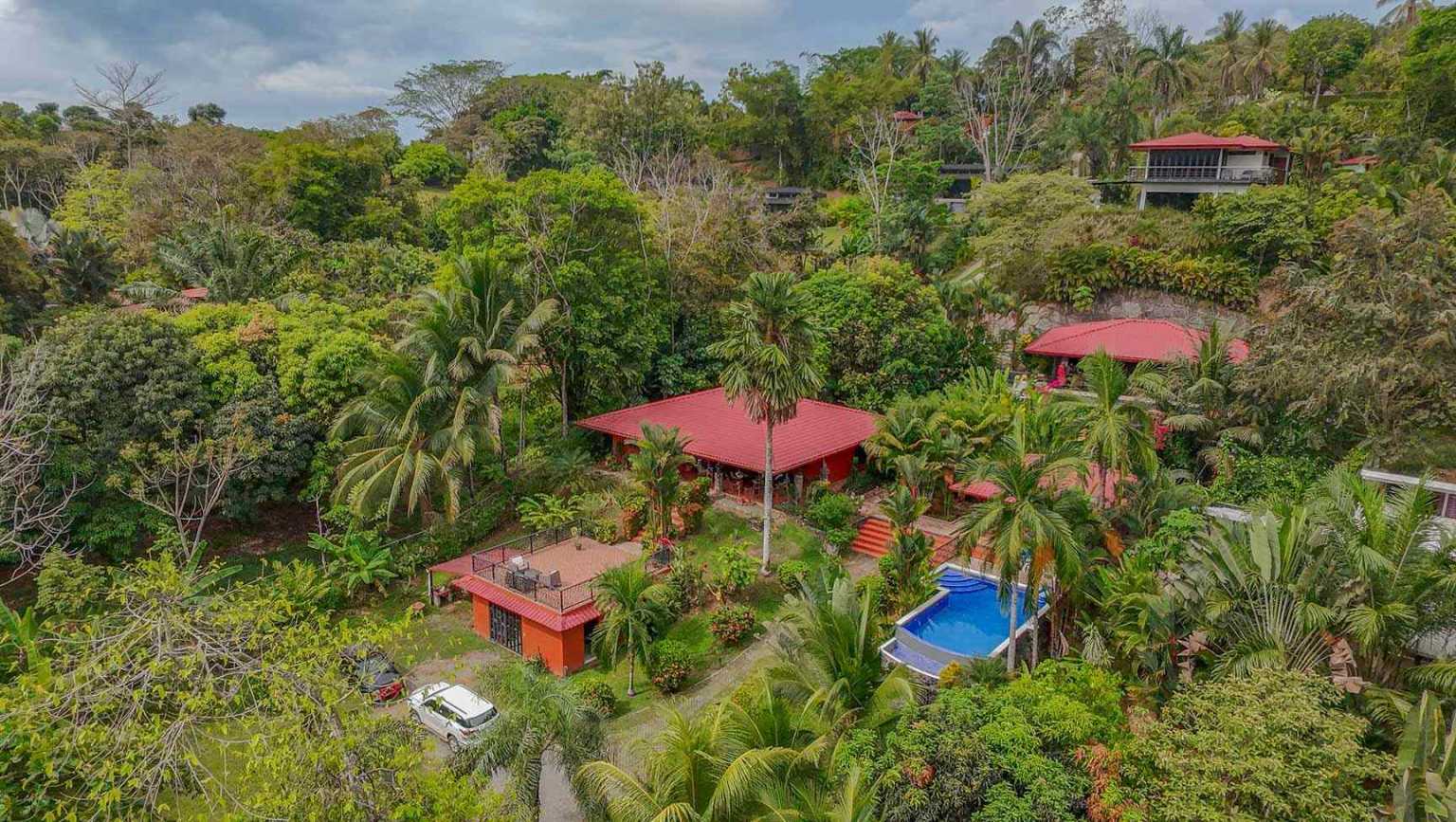 42517 (34) Beautiful Half-Acre Property in the Heart of Ojochal with Mountain Views, Traditional Homes, Pool, Lush Mature Gardens Priced to Sell in Ojochal Costa Rica