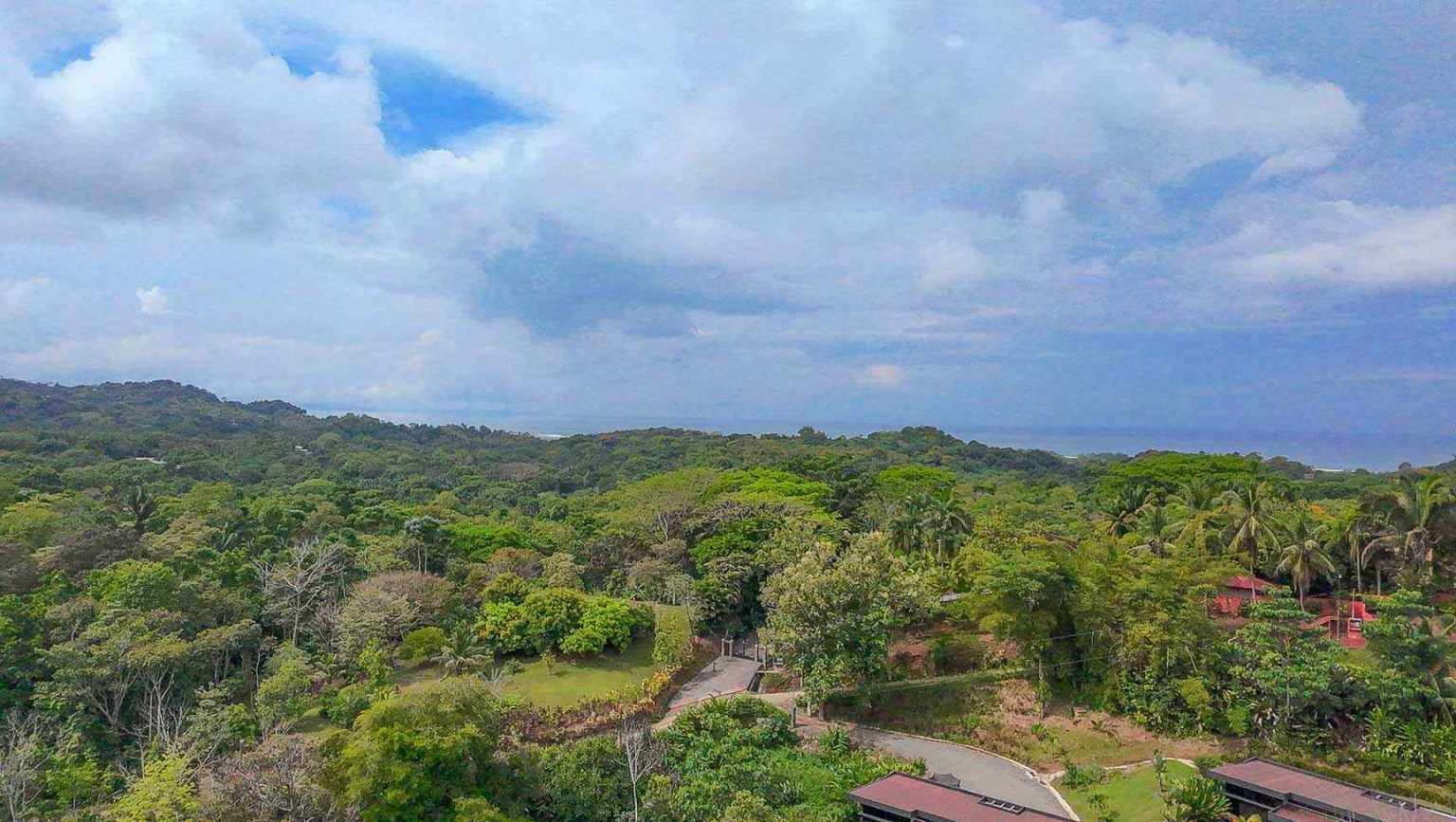 42517 (35) Beautiful Half-Acre Property in the Heart of Ojochal with Mountain Views, Traditional Homes, Pool, Lush Mature Gardens Priced to Sell in Ojochal Costa Rica