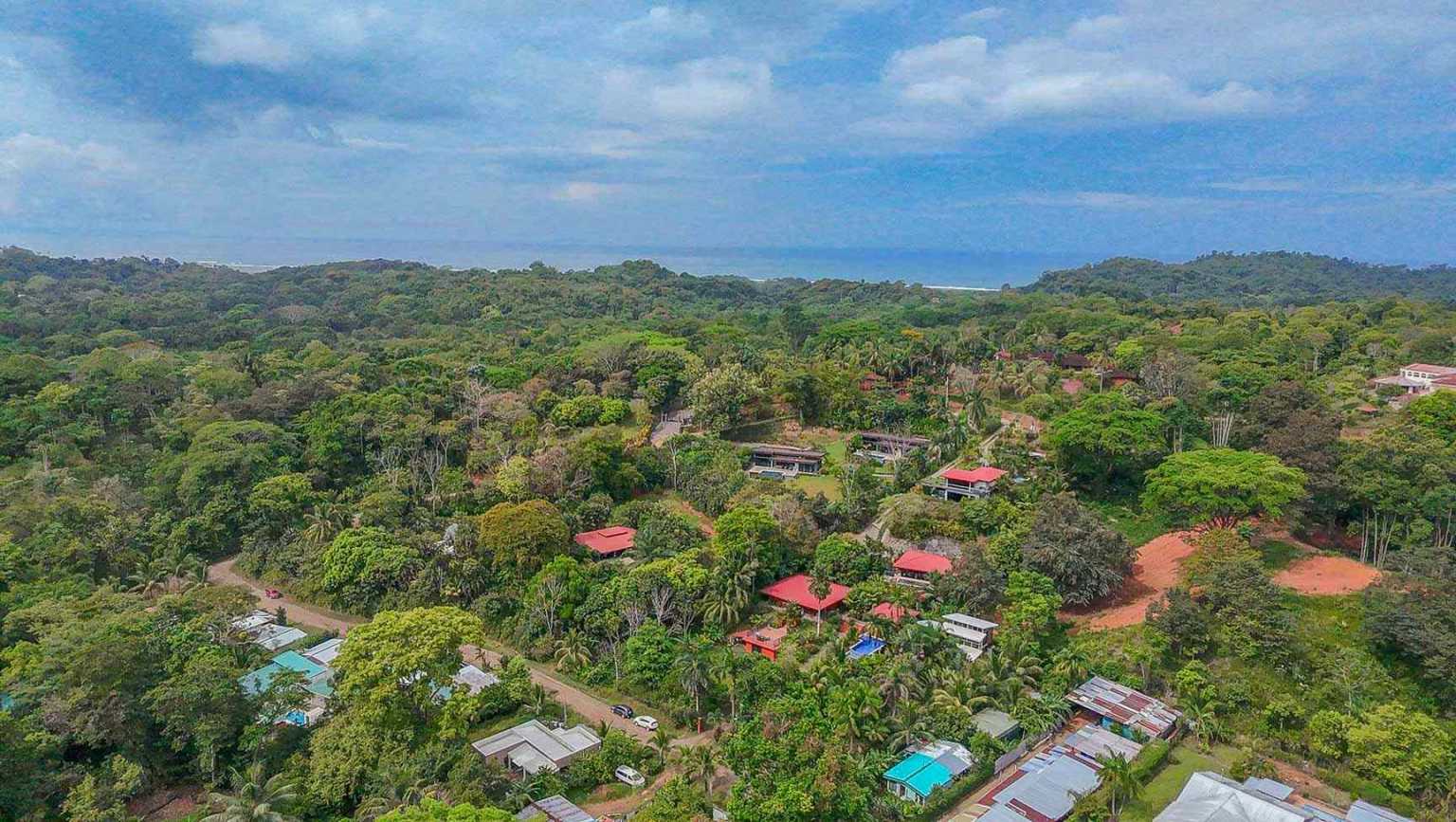 42517 (36) Beautiful Half-Acre Property in the Heart of Ojochal with Mountain Views, Traditional Homes, Pool, Lush Mature Gardens Priced to Sell in Ojochal Costa Rica