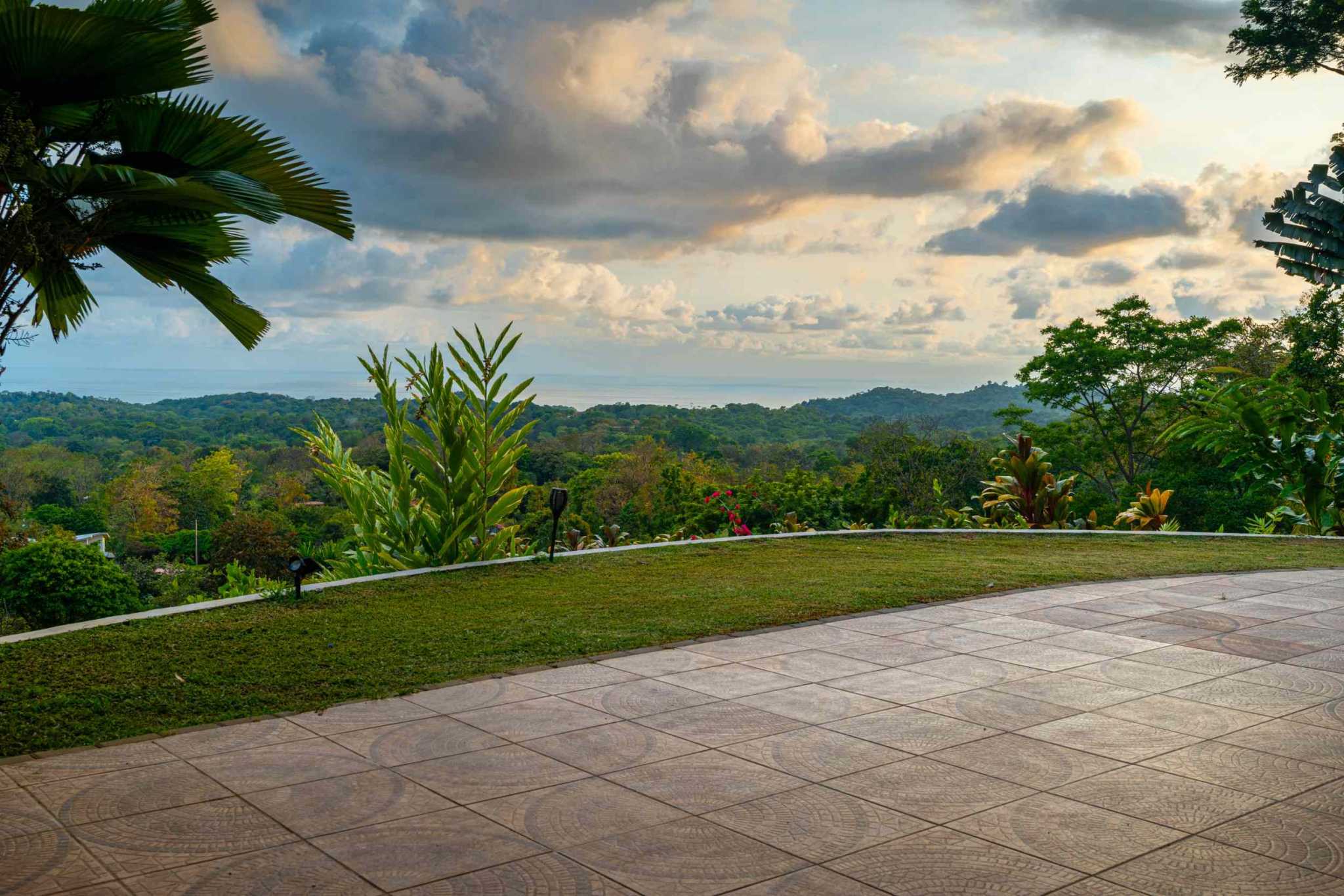 42704 (39) Home with 3-Bedrooms, Pool & Expansive Ocean Views in Central Ojochal Costa Rica