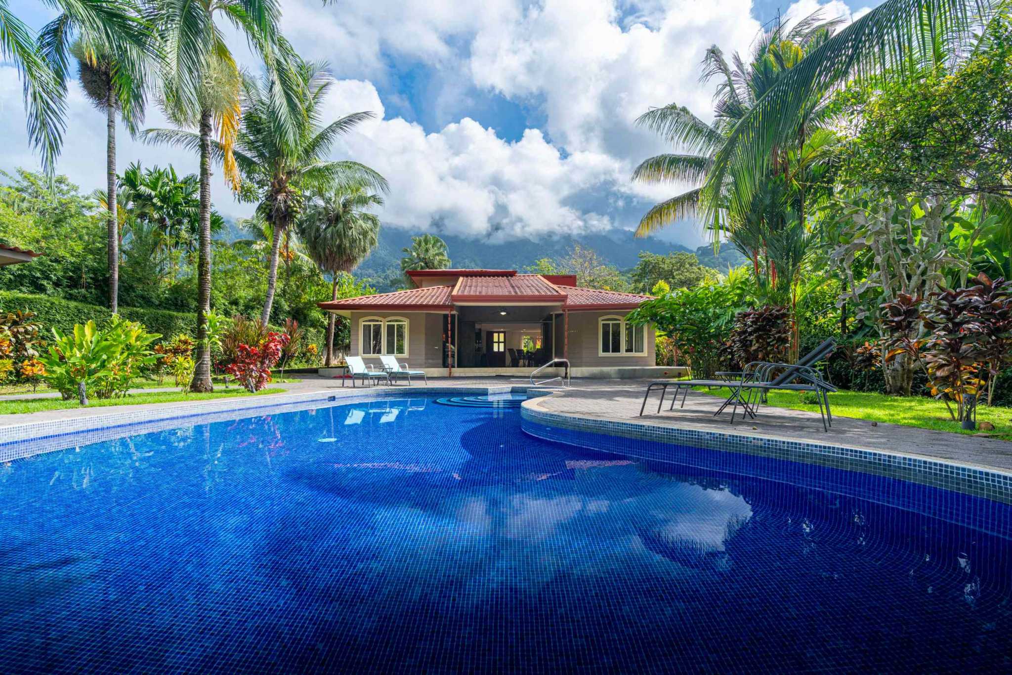 43154 (8) Private 3-Bedroom Oasis in Convenient Location in Ojochal Costa Rica