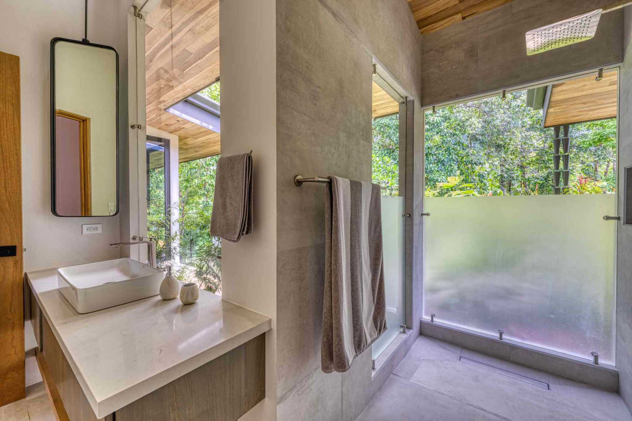 Luxury 3-Bedroom Home with Infinity Pool in Ojochal Costa Rica