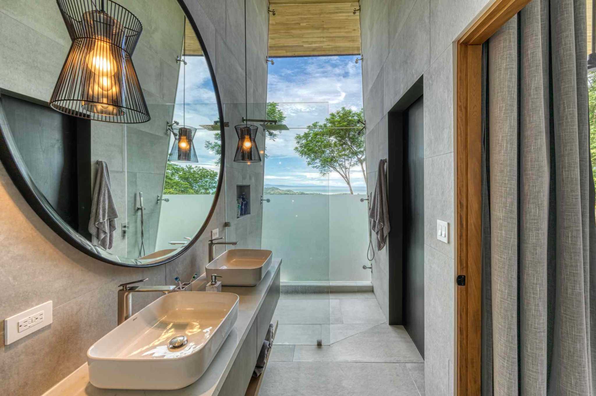 Luxury 3-Bedroom Home with Infinity Pool in Ojochal Costa Rica
