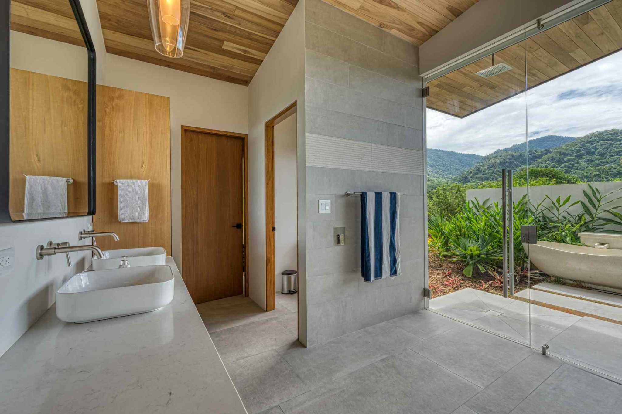 Luxury 3-Bedroom Home with Infinity Pool in Ojochal Costa Rica