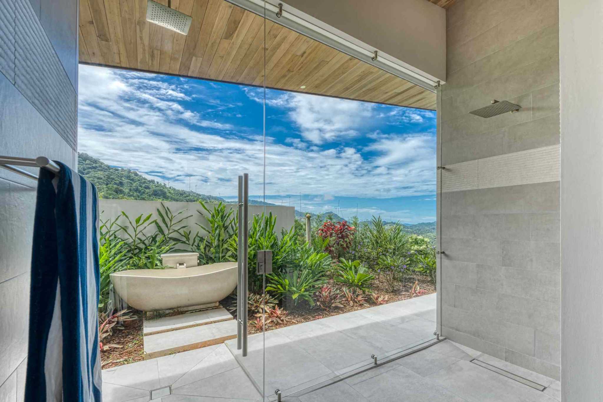Luxury 3-Bedroom Home with Infinity Pool in Ojochal Costa Rica