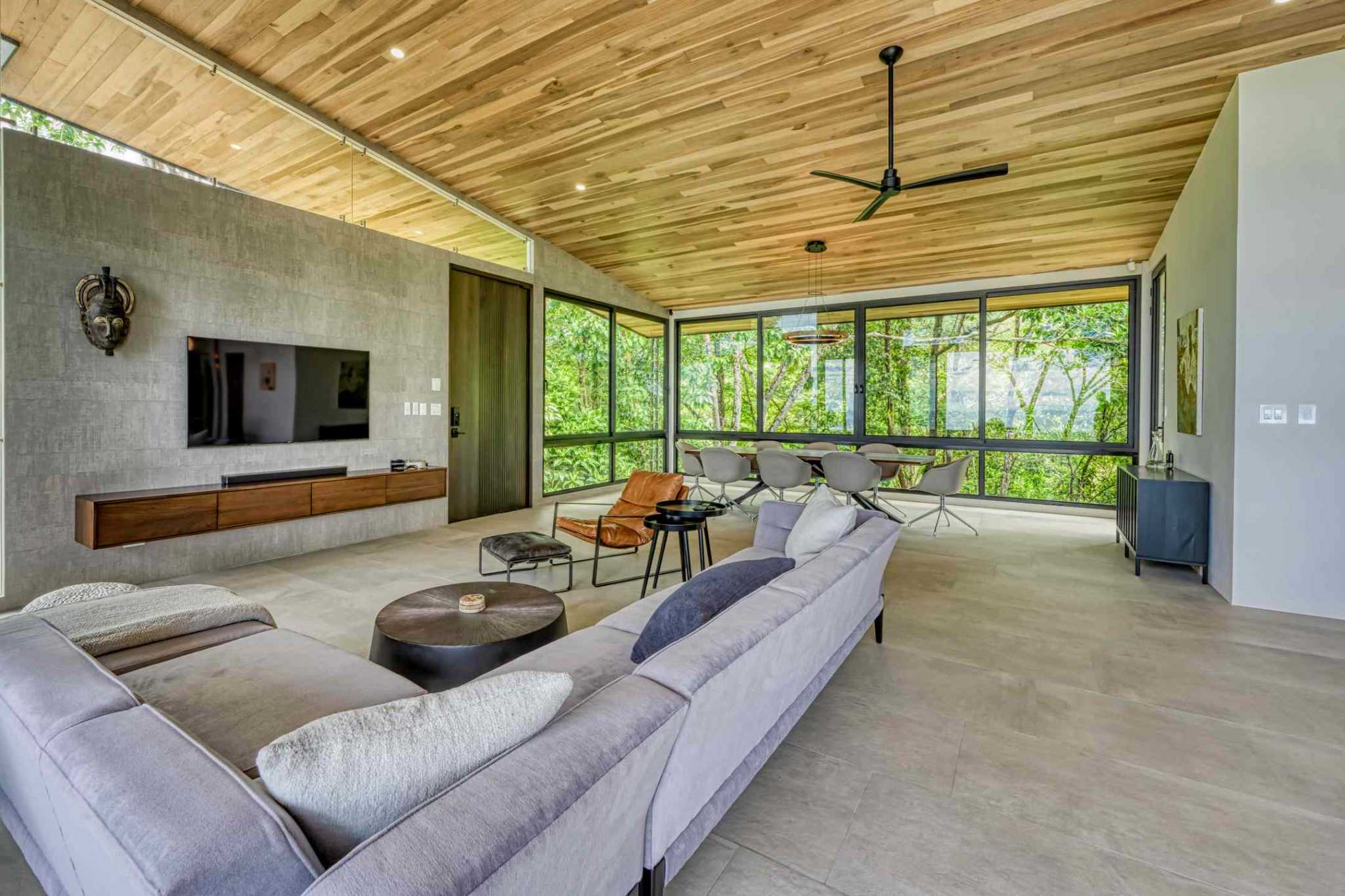 Luxury 3-Bedroom Home with Infinity Pool in Ojochal Costa Rica