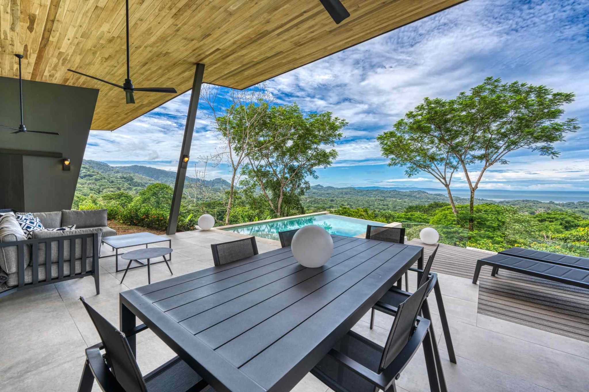 Luxury 3-Bedroom Home with Infinity Pool in Ojochal Costa Rica