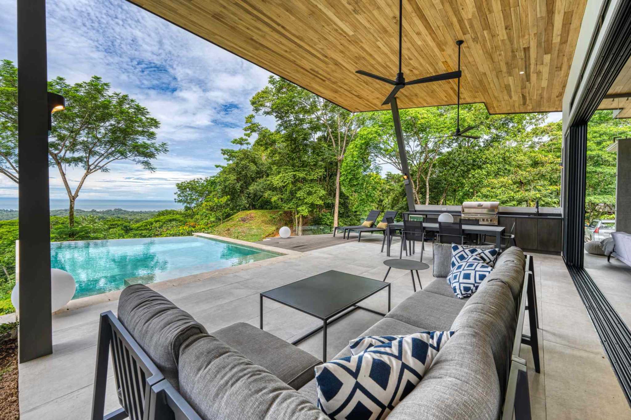 Luxury 3-Bedroom Home with Infinity Pool in Ojochal Costa Rica
