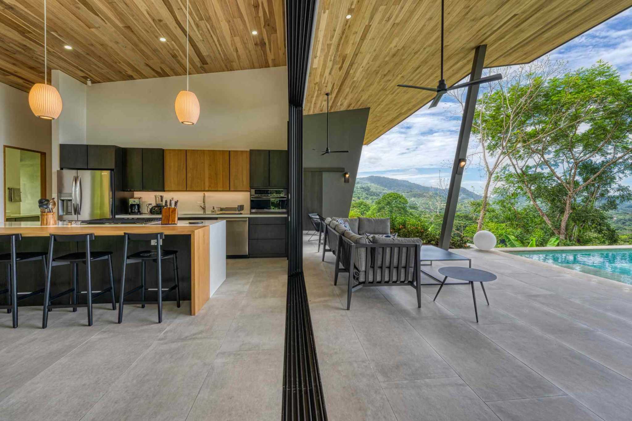 Luxury 3-Bedroom Home with Infinity Pool in Ojochal Costa Rica