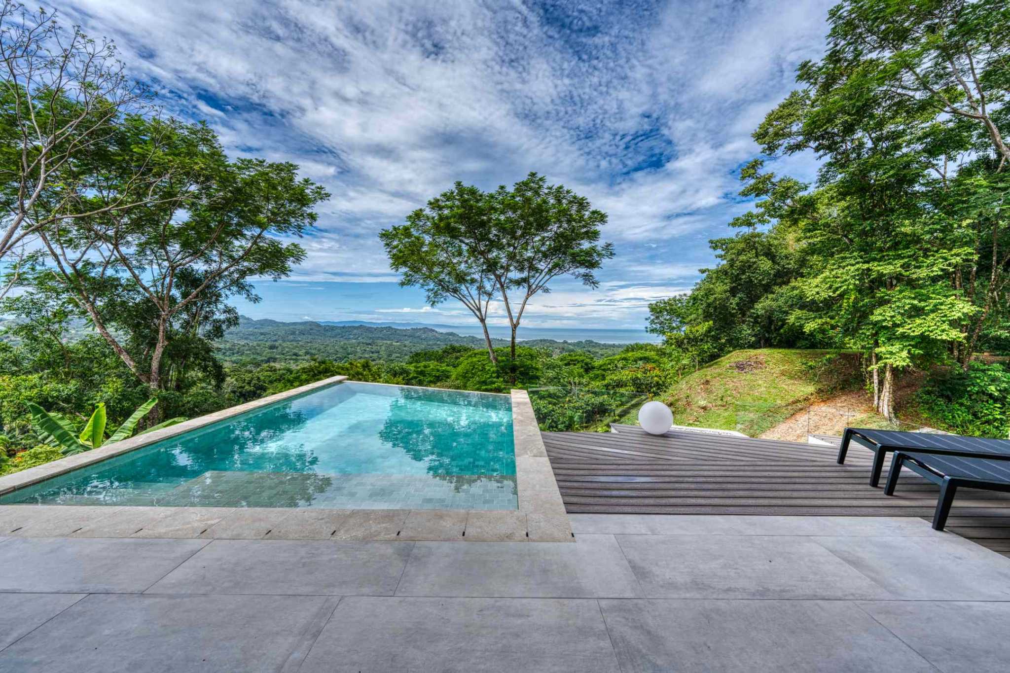 Luxury 3-Bedroom Home with Infinity Pool in Ojochal Costa Rica