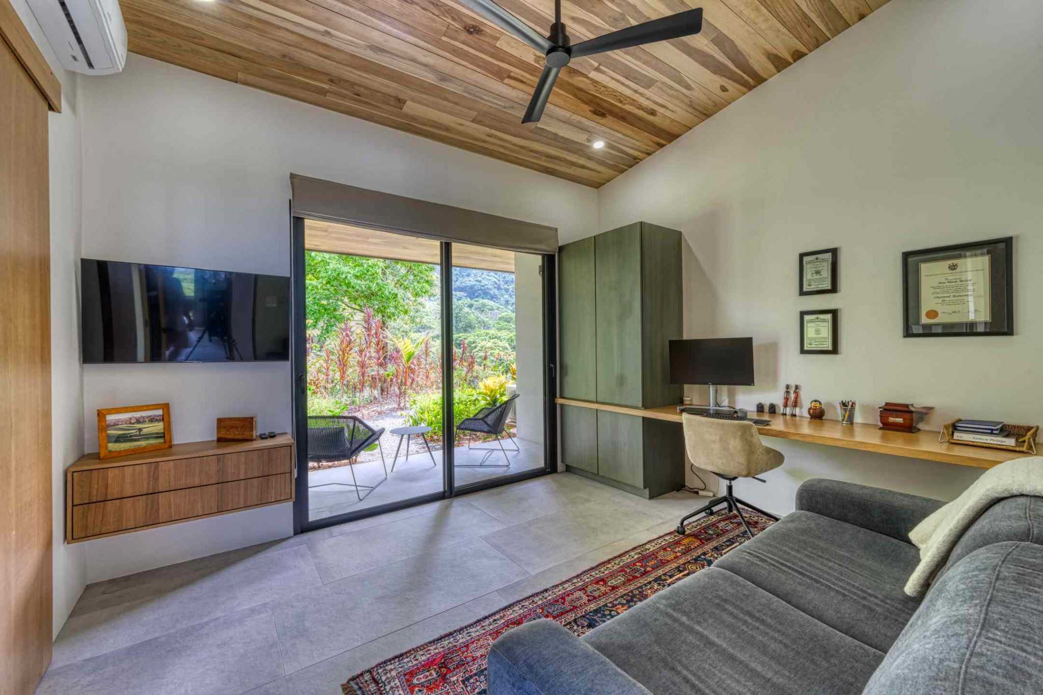 Luxury 3-Bedroom Home with Infinity Pool in Ojochal Costa Rica