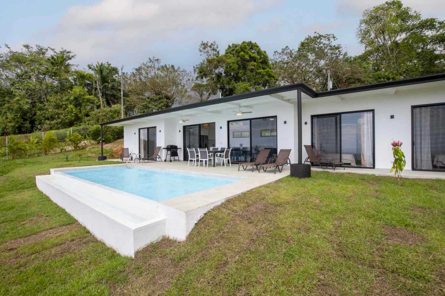 Expansive 3-Bedroom Sunset Ocean View Home in Ojochal Costa Rica