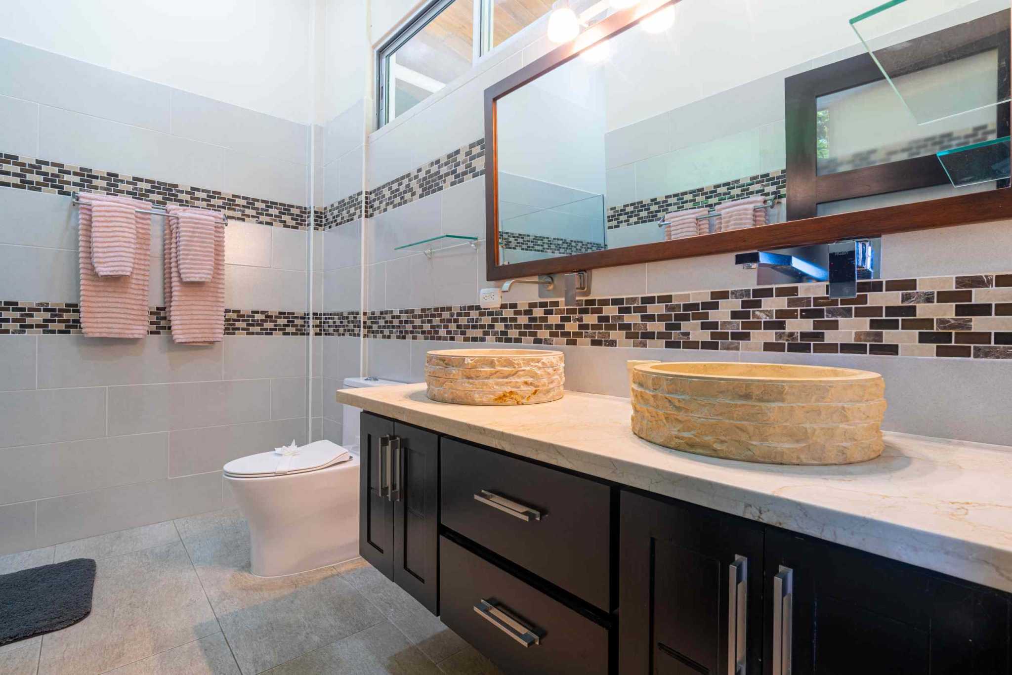 Luxury Ocean View 5-Bedroom Retreat Overlooking the Whale’s Tail Ocean View with Proven Rental Income in Uvita Costa Rica