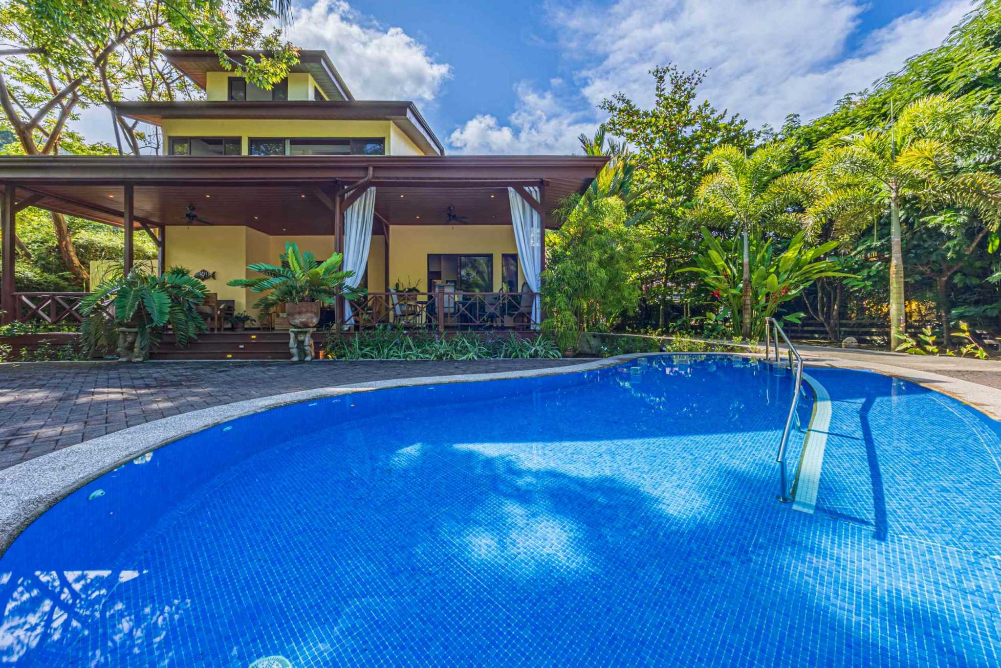 44724 (59) Modern Riverfront 5-Bedroom Home, Walking Distance to Beach, River & Town in Dominical Costa Rica