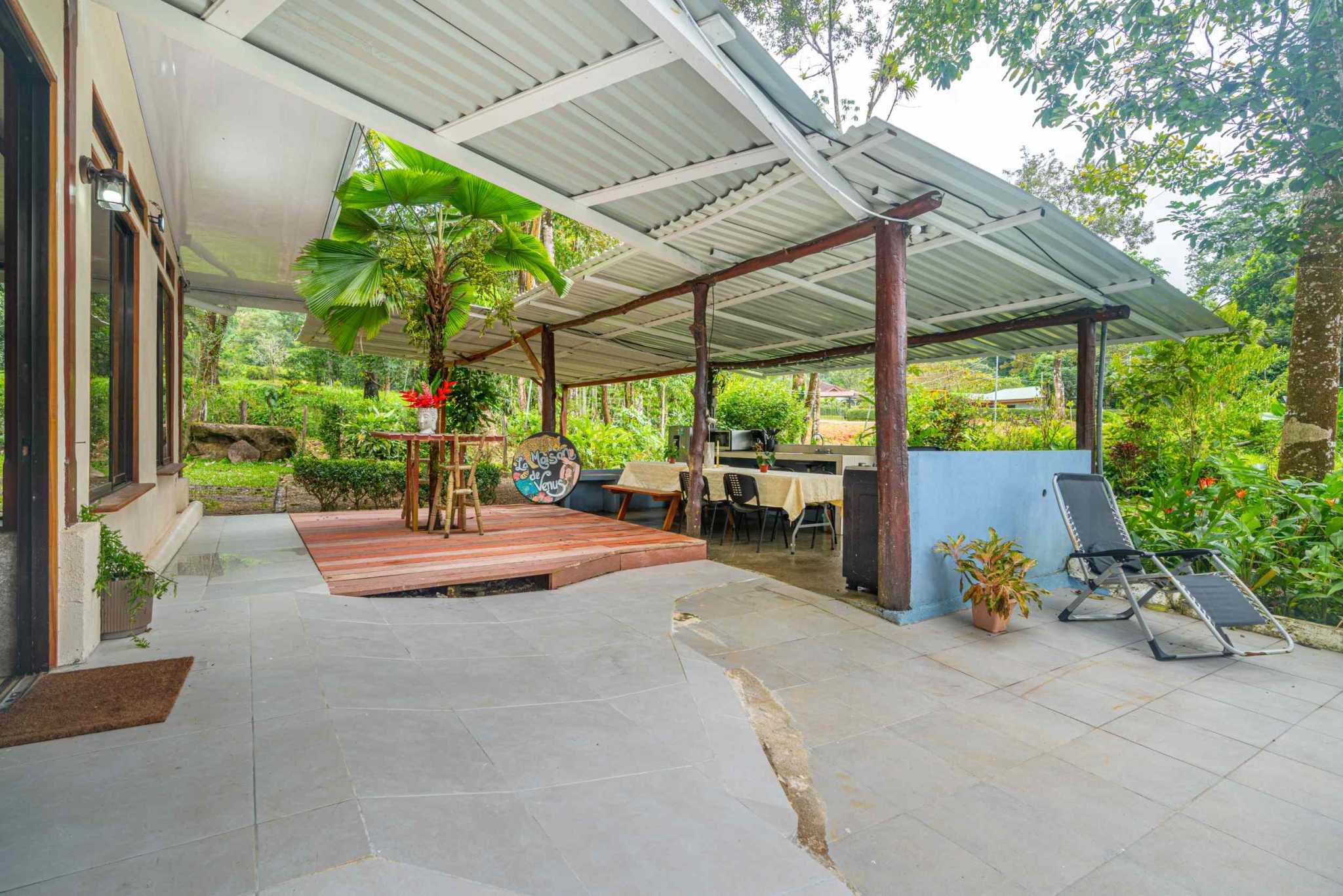 46273 (14) Renovated, Comfortable 4-Bedroom Simple Home near Streams in Ojochal Costa Rica