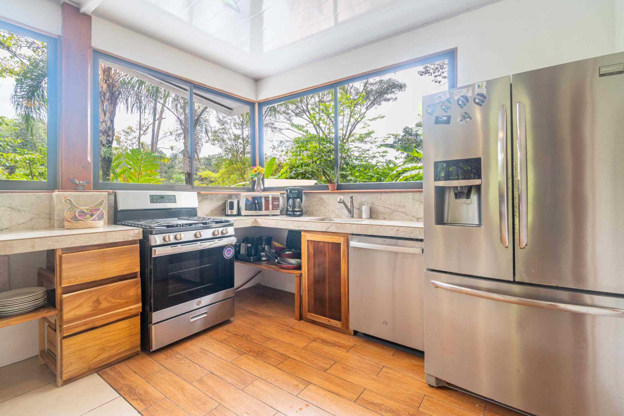 46273 (15) Renovated, Comfortable 4-Bedroom Simple Home near Streams in Ojochal Costa Rica