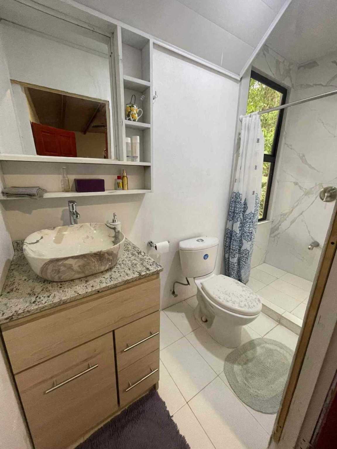 46273 (22) Renovated, Comfortable 4-Bedroom Simple Home near Streams in Ojochal Costa Rica