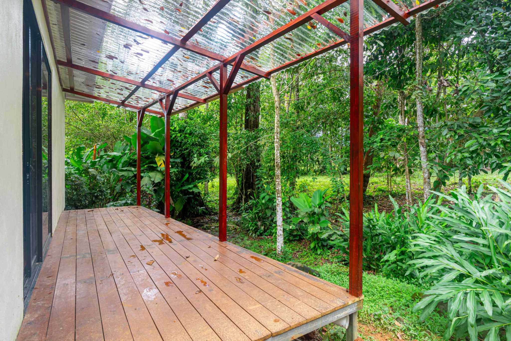 46273 (25) Renovated, Comfortable 4-Bedroom Simple Home near Streams in Ojochal Costa Rica