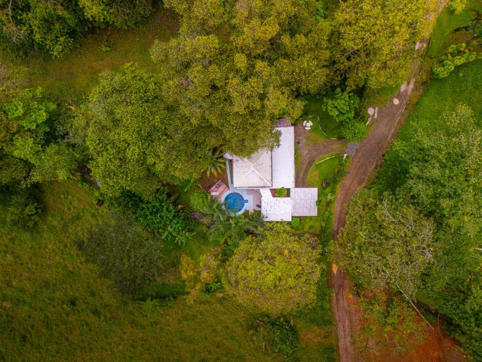 46273 (1) Renovated, Comfortable 4-Bedroom Simple Home near Streams in Ojochal Costa Rica