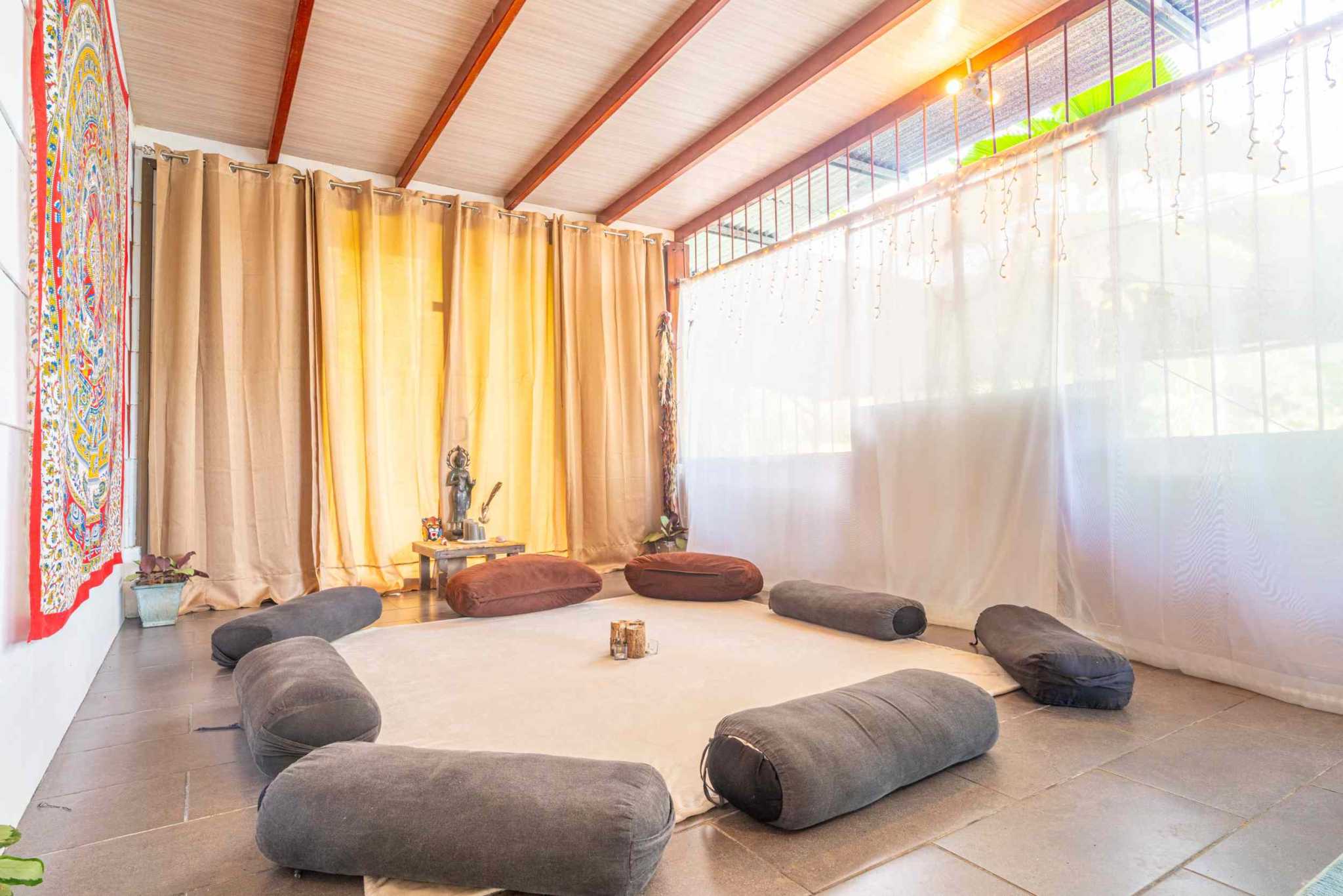 46273 (3) Renovated, Comfortable 4-Bedroom Simple Home near Streams in Ojochal Costa Rica