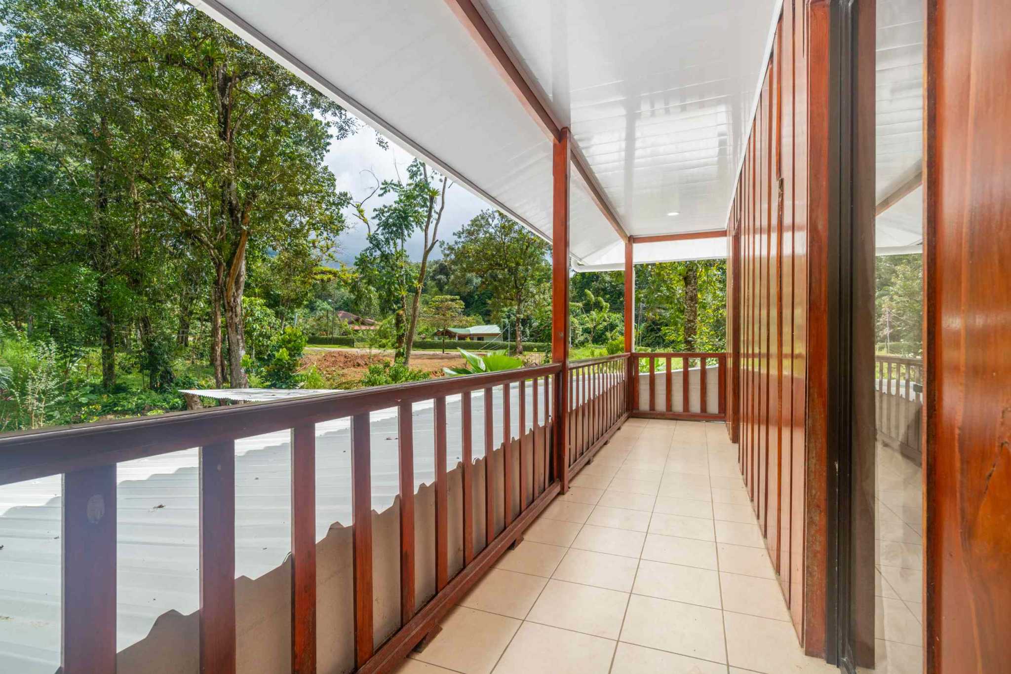 46273 (28) Renovated, Comfortable 4-Bedroom Simple Home near Streams in Ojochal Costa Rica