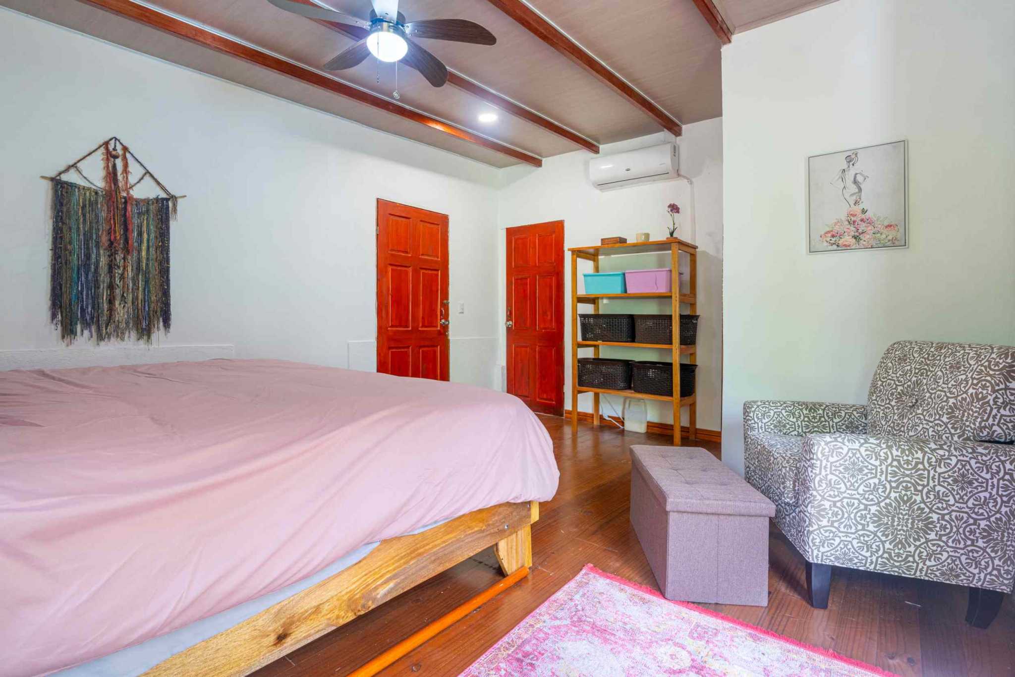46273 (29) Renovated, Comfortable 4-Bedroom Simple Home near Streams in Ojochal Costa Rica