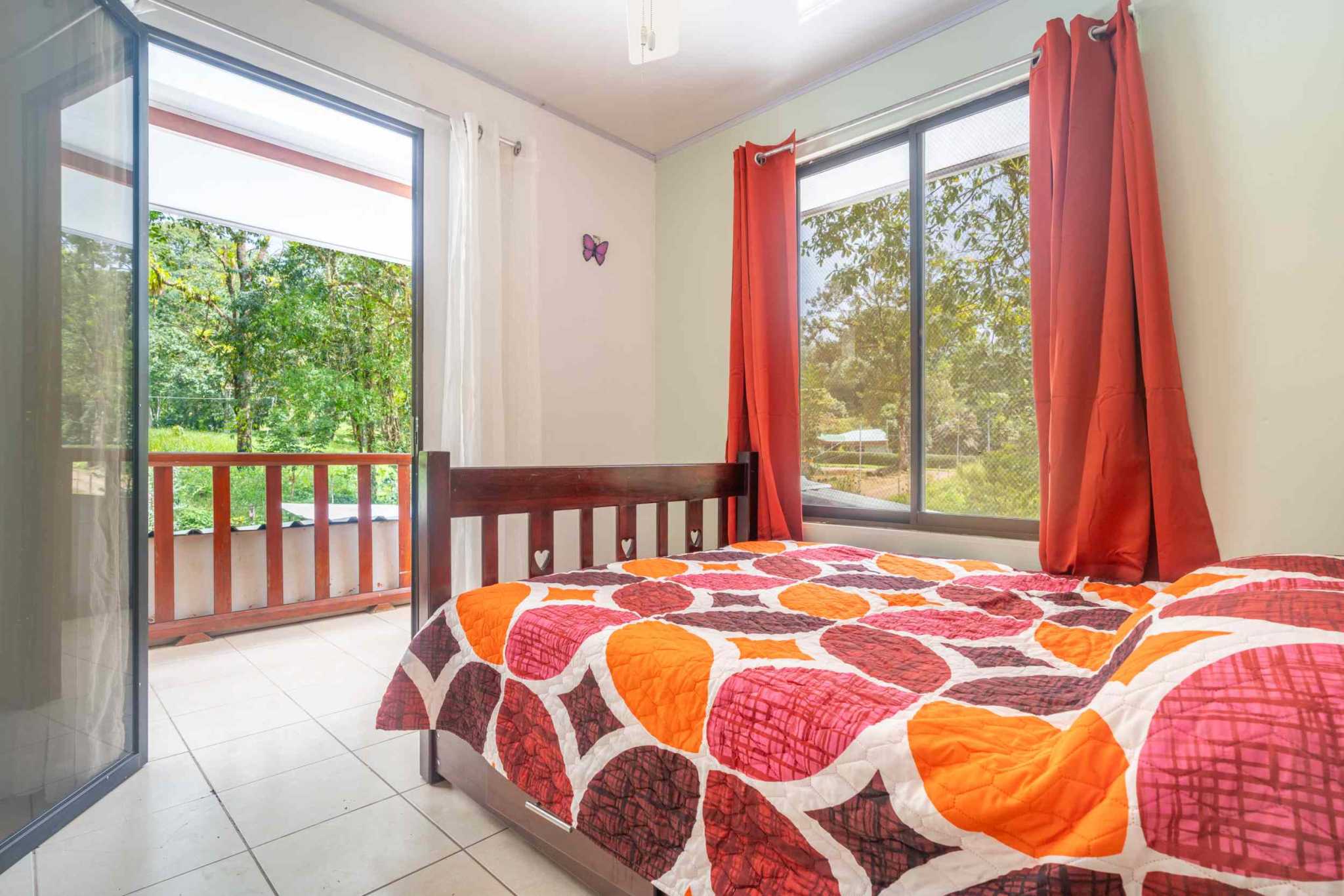 46273 (30) Renovated, Comfortable 4-Bedroom Simple Home near Streams in Ojochal Costa Rica