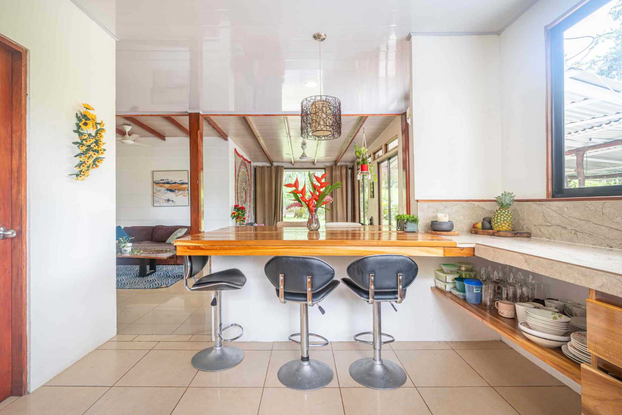 46273 (34) Renovated, Comfortable 4-Bedroom Simple Home near Streams in Ojochal Costa Rica