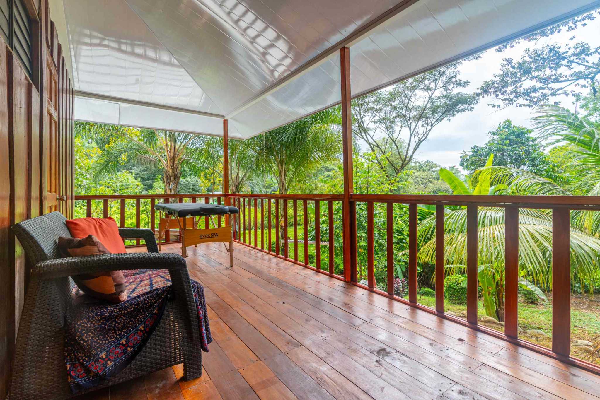 46273 (10) Renovated, Comfortable 4-Bedroom Simple Home near Streams in Ojochal Costa Rica