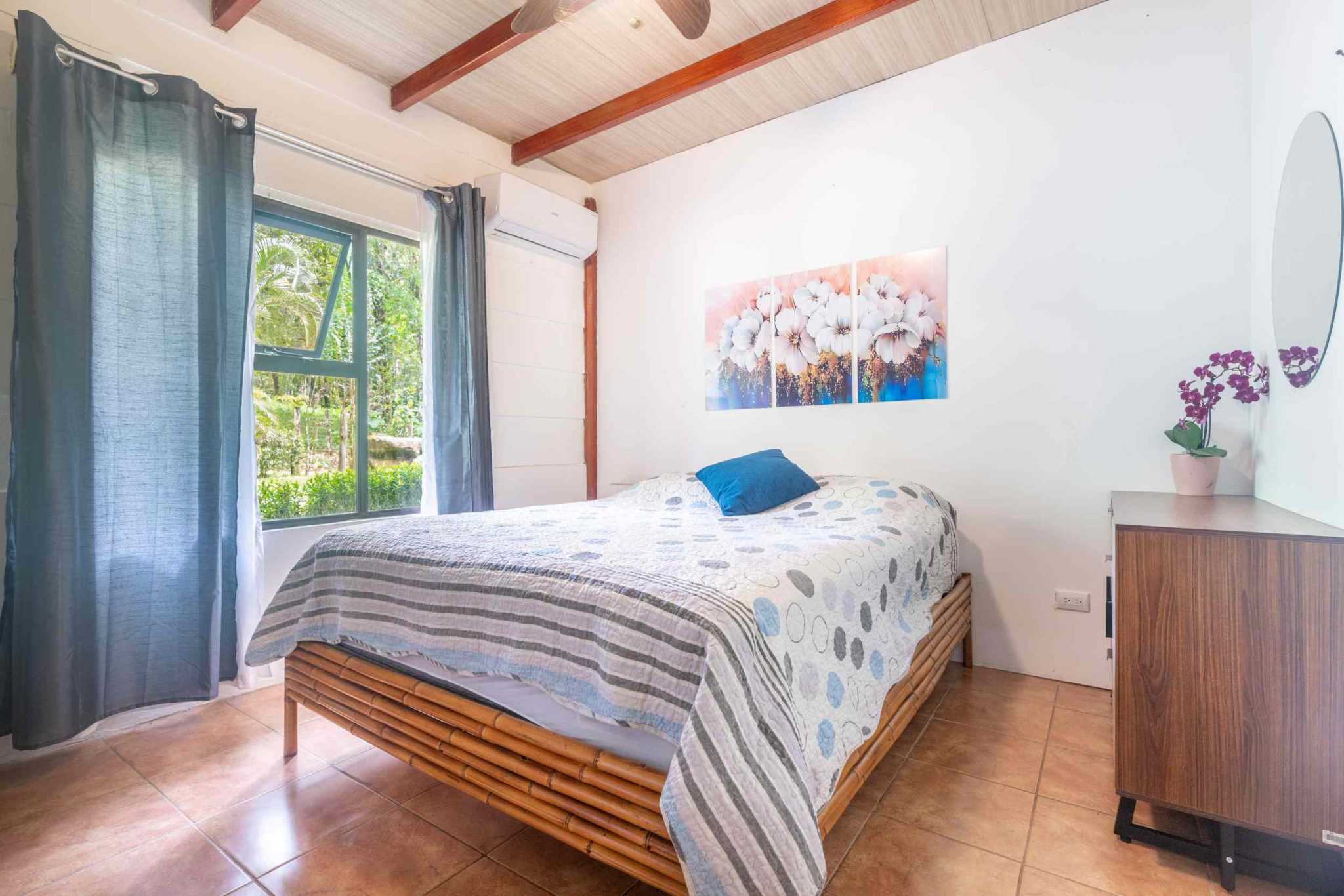 46273 (11) Renovated, Comfortable 4-Bedroom Simple Home near Streams in Ojochal Costa Rica