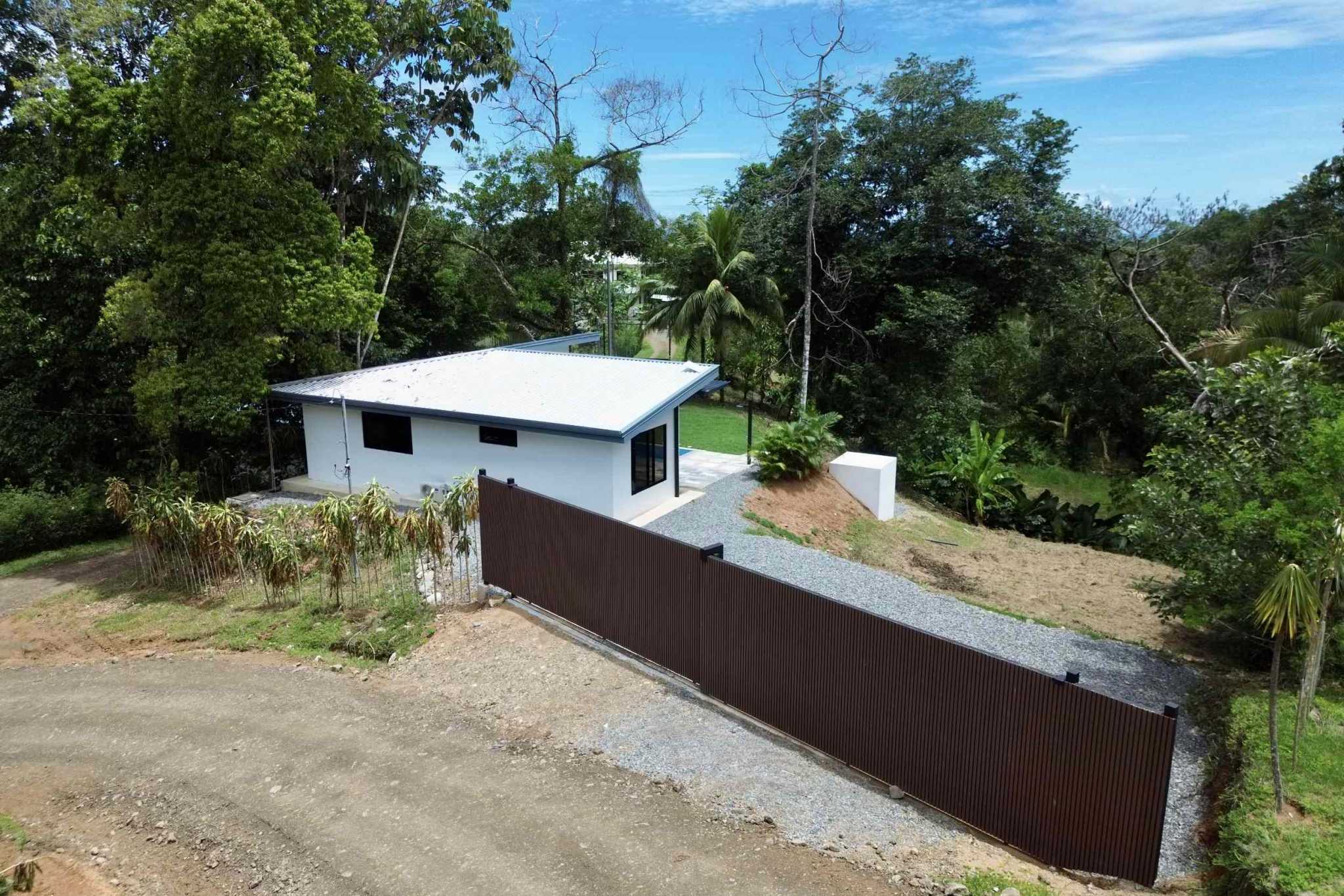 46454 (13) Modern Cozy Home Just Minutes from the Beach – Ready to Move in! Playa Hermosa near Uvita Costa Rica