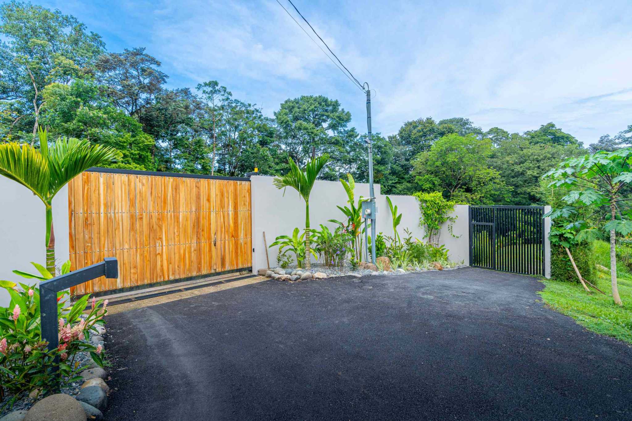 Conveniently Located 3-Bedroom Homestead in Gated Neighborhood w/ Paved Roads in Uvita Costa Rica
