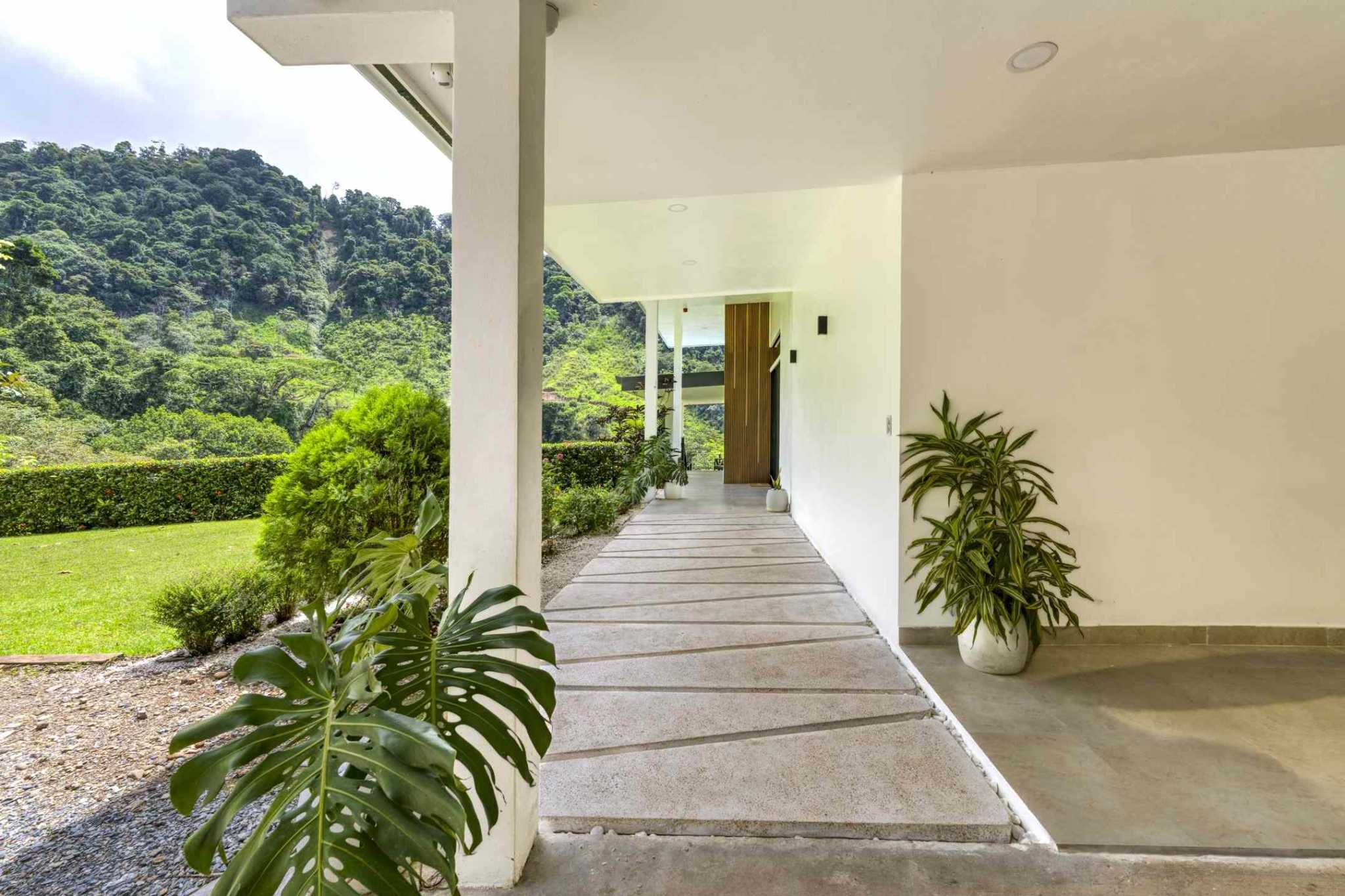 48134 (18) Luxury 3-Bedroom Estate with Dual-Infinity-Edge Pool in Portalon near Dominical Costa Rica