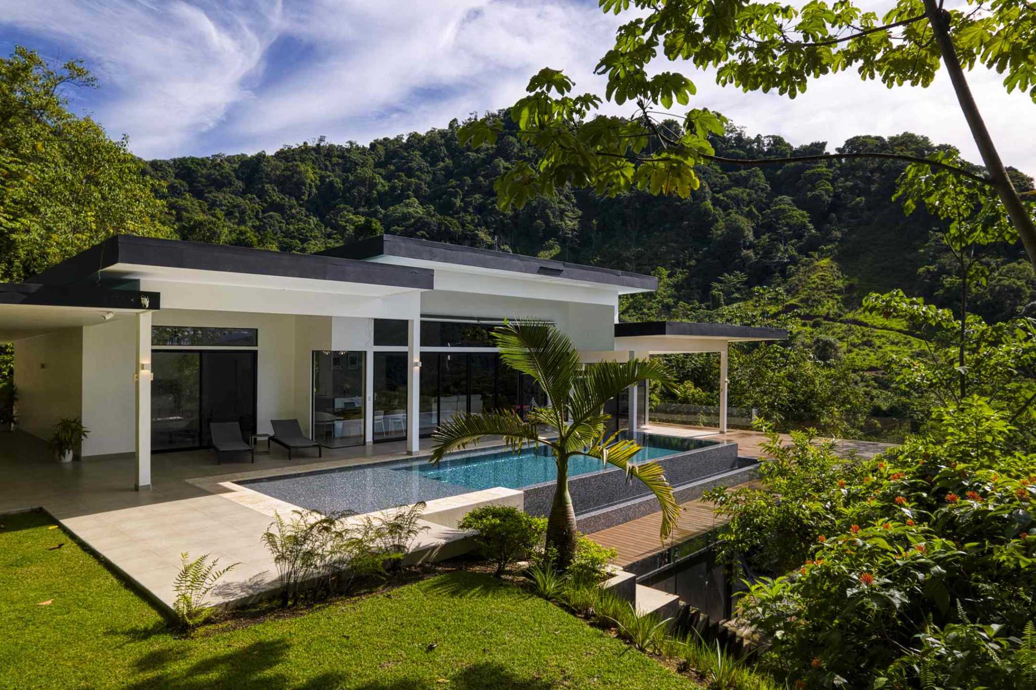 48134 (27) Luxury 3-Bedroom Estate with Dual-Infinity-Edge Pool in Portalon near Dominical Costa Rica