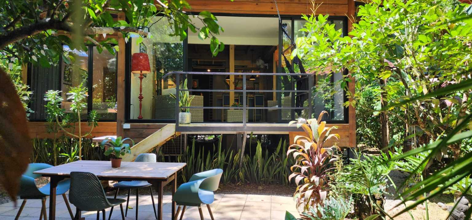Beautiful Hotel in a Desirable Location in the heart of Ojochal Costa Rica